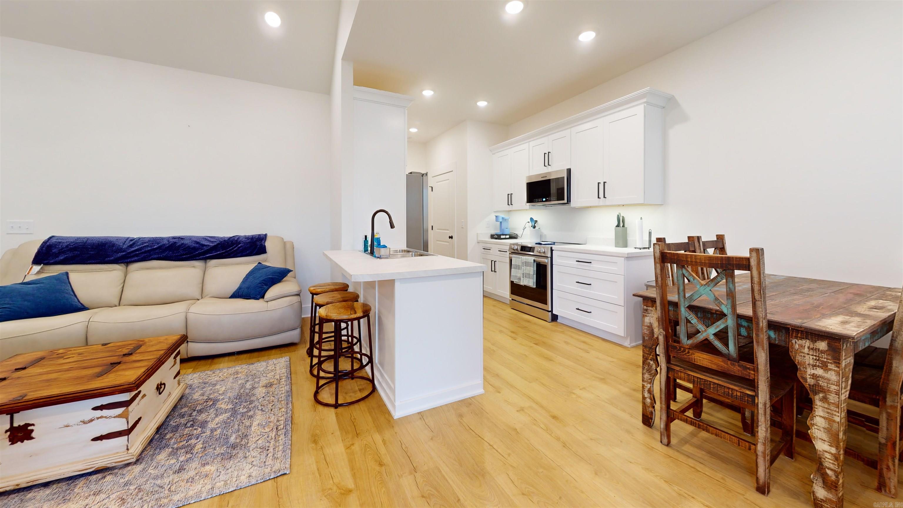 WINDSOR LANDING - Residential