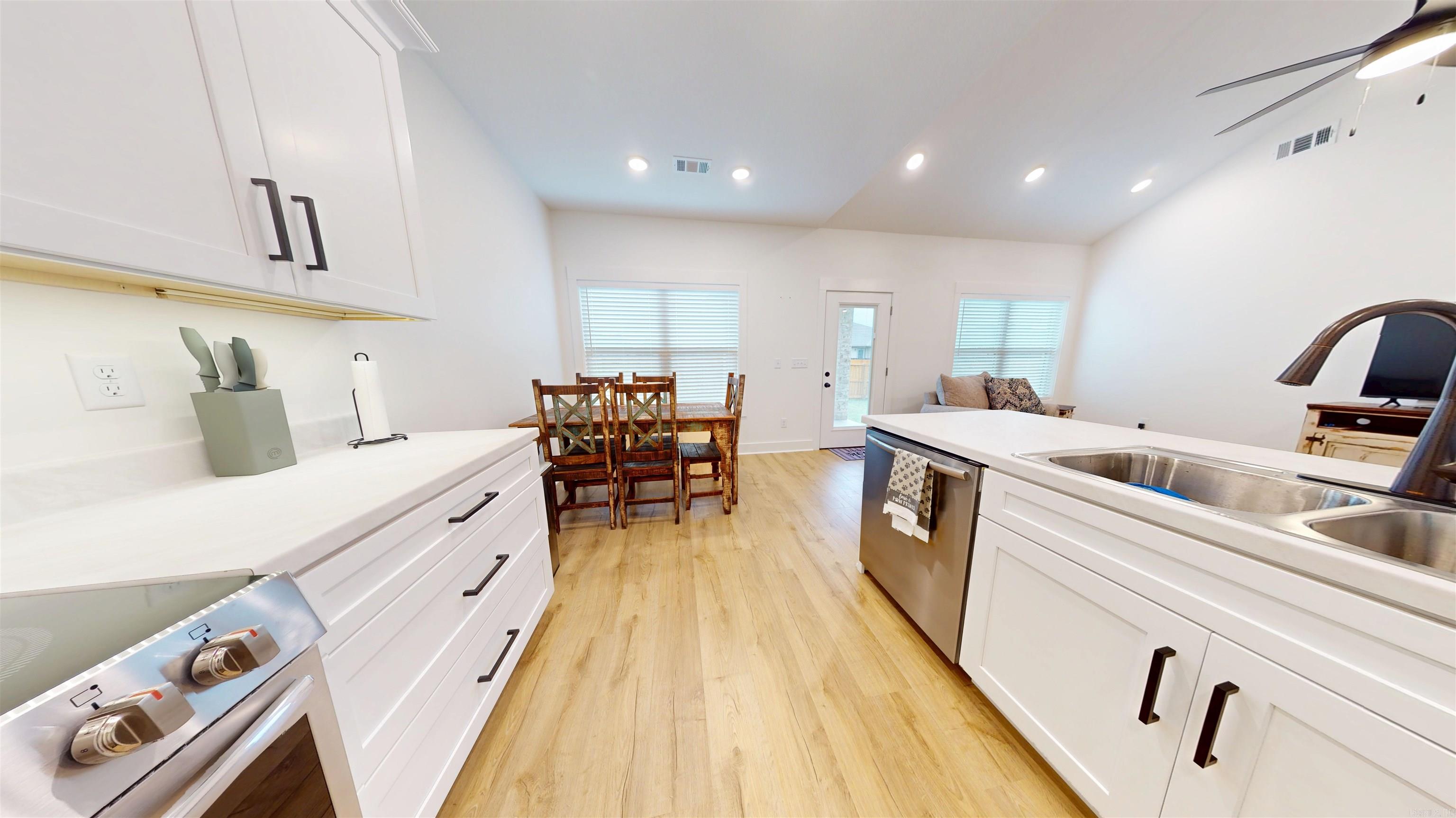 WINDSOR LANDING - Residential