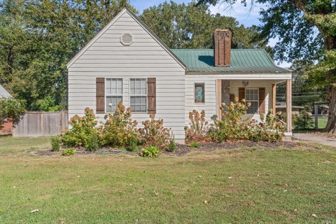 Photo of 1010 E Hamilton Avenue, Wynne, AR 72396 (MLS # 26042455)