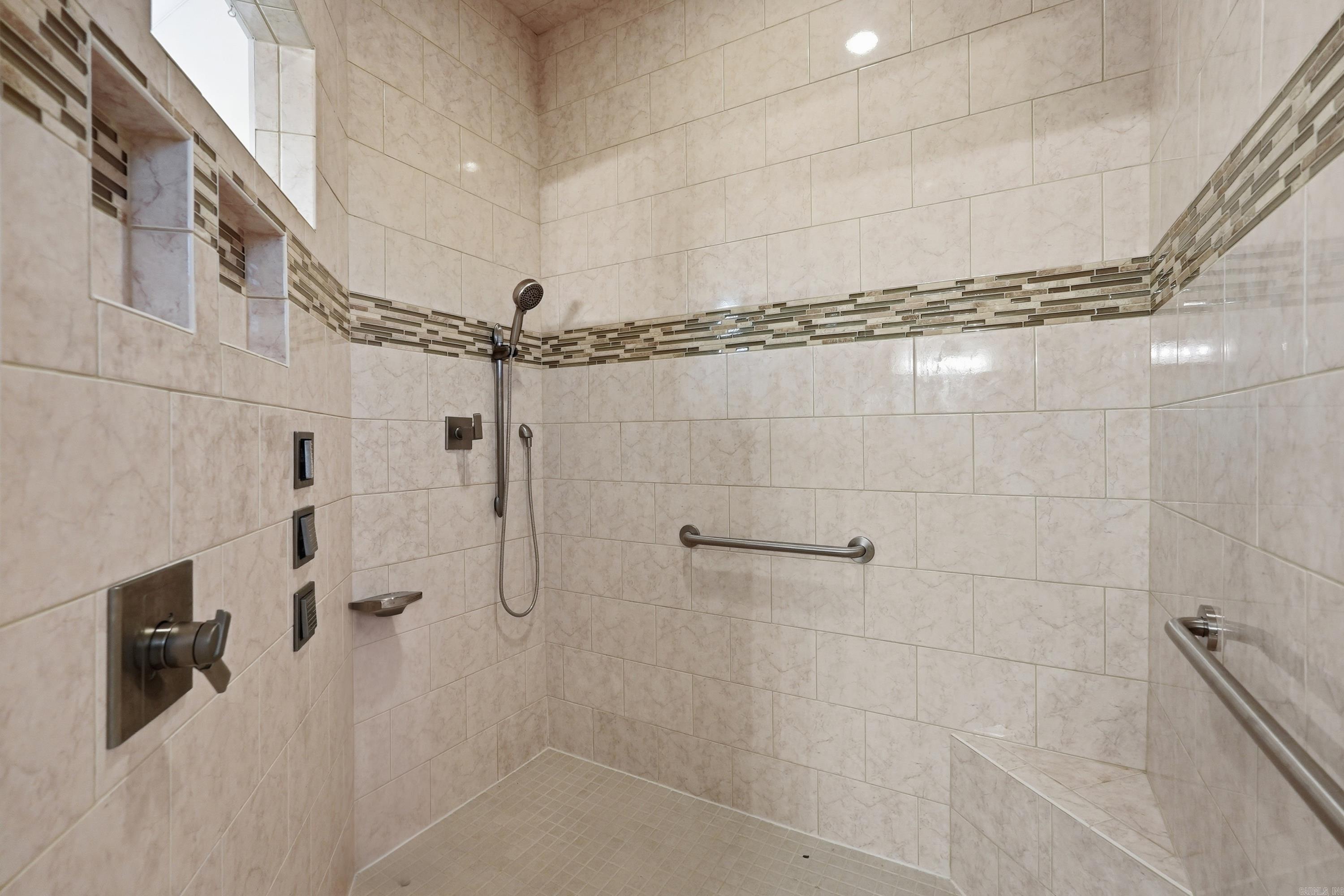 HURRICANE LAKE EST - Residential