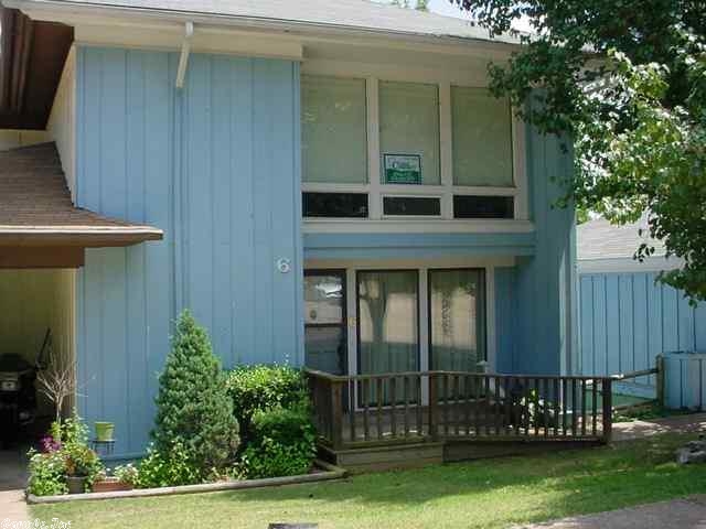 Lots of living area for less than $40/sq. ft. Overlooking the town center and walking distance to an indoor pool, this 3 bedroom, 2 full+ 2 1/2 bath townhouse is golf cart distance to the course. This home has many features including all appliances, screened deck, lower patio w/outside storage and a kitchenette in the master suite. Seven spring-fed lakes and two challenging 18 hole golf courses are part of your ownership. WHAT A BUY! CHECK THIS ONE OUT! FURNISHINGS CAN BE PURCHASED SEPARATE.