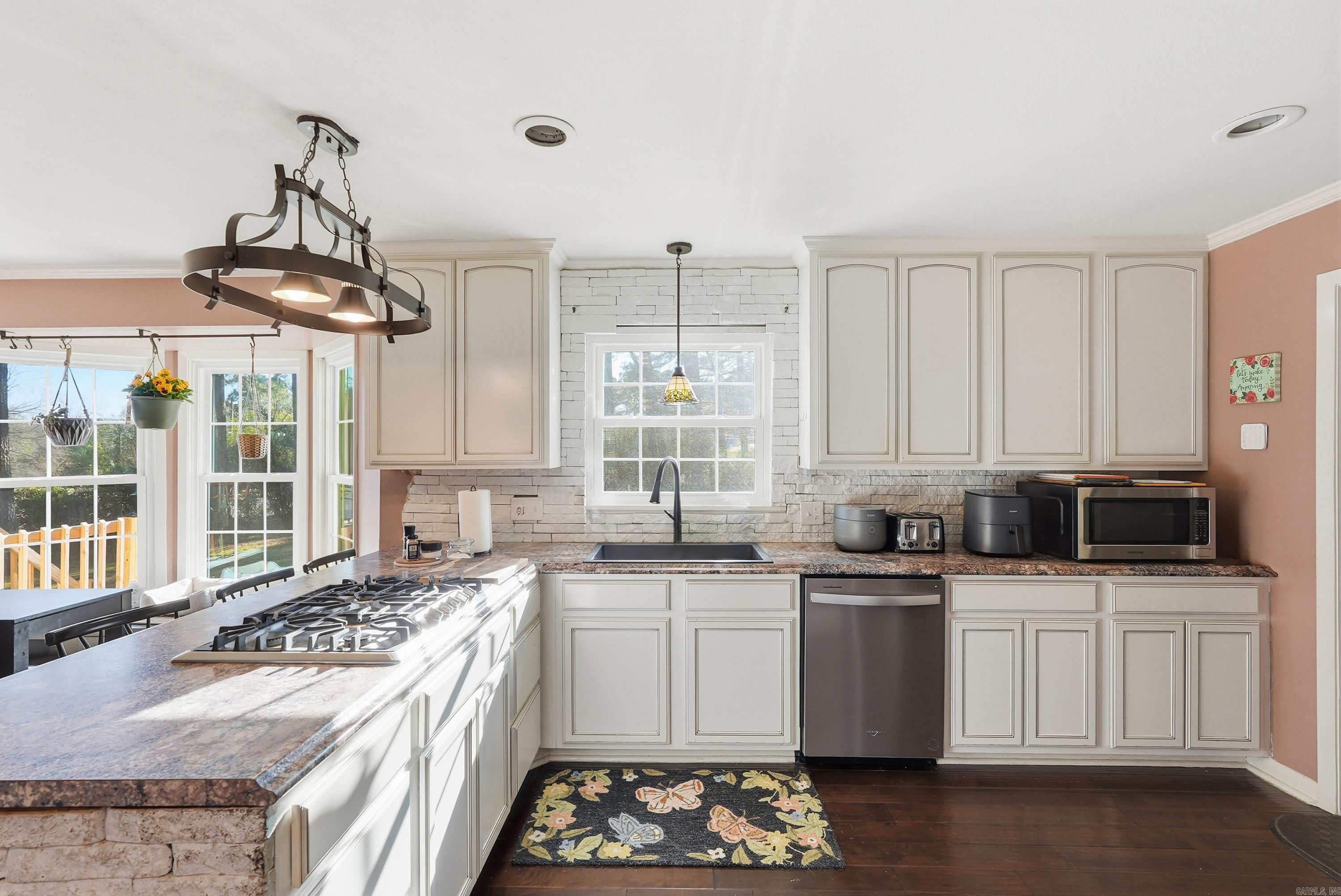 PINEWOOD ESTATES - Residential