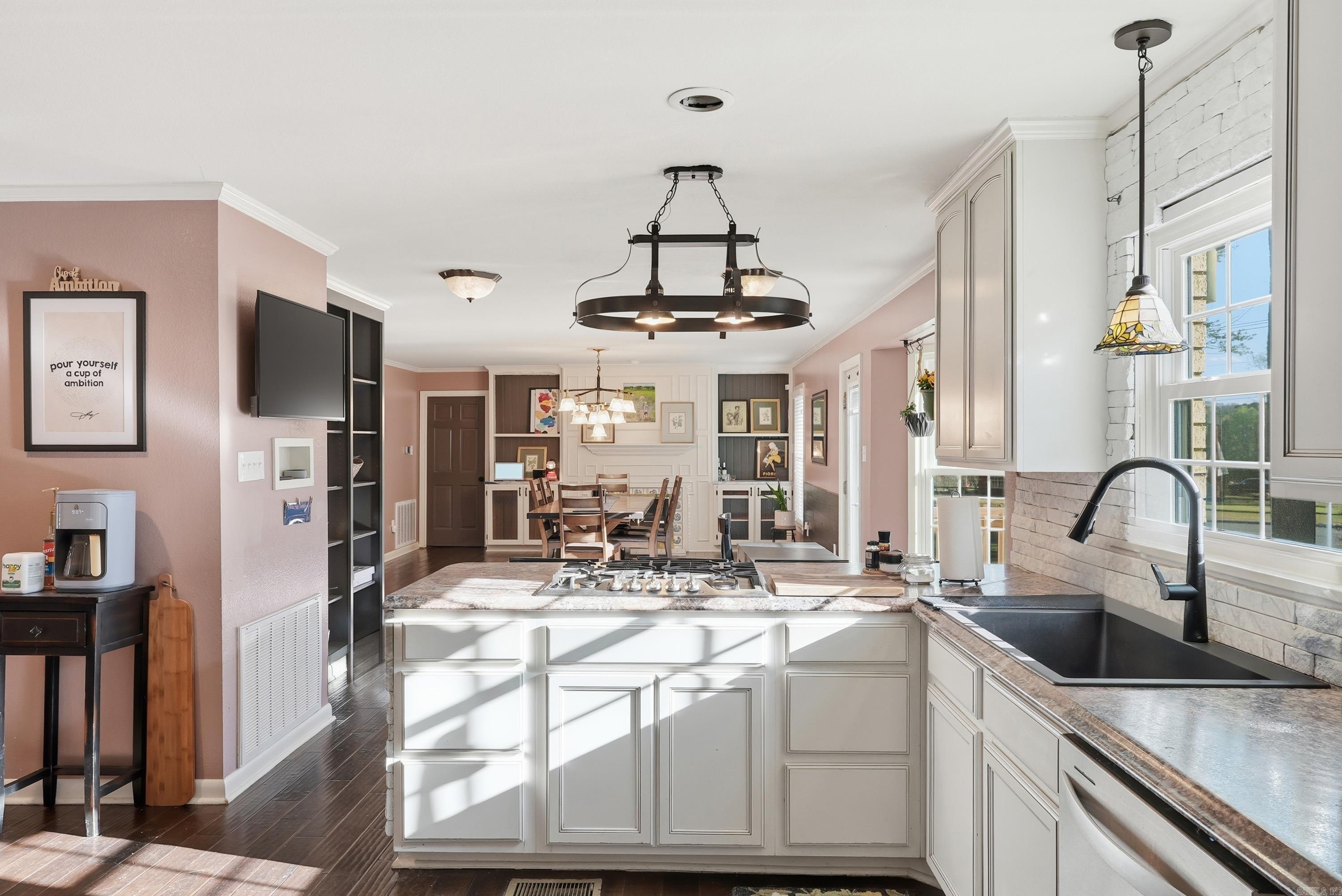 PINEWOOD ESTATES - Residential