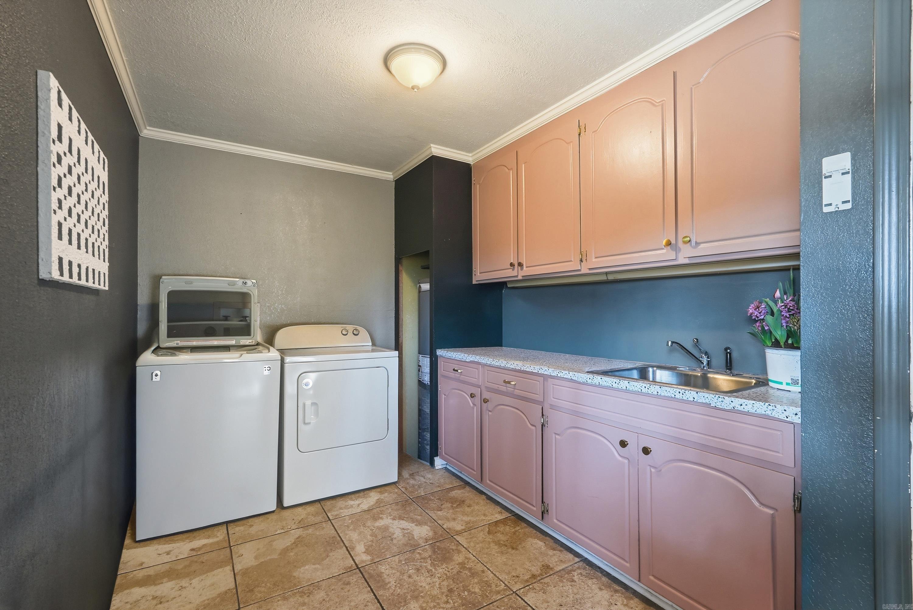 PINEWOOD ESTATES - Residential