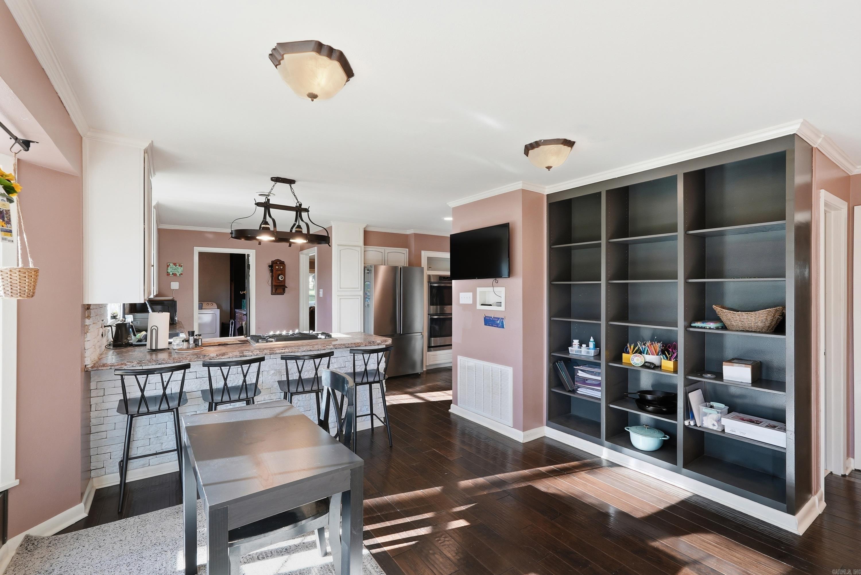 PINEWOOD ESTATES - Residential