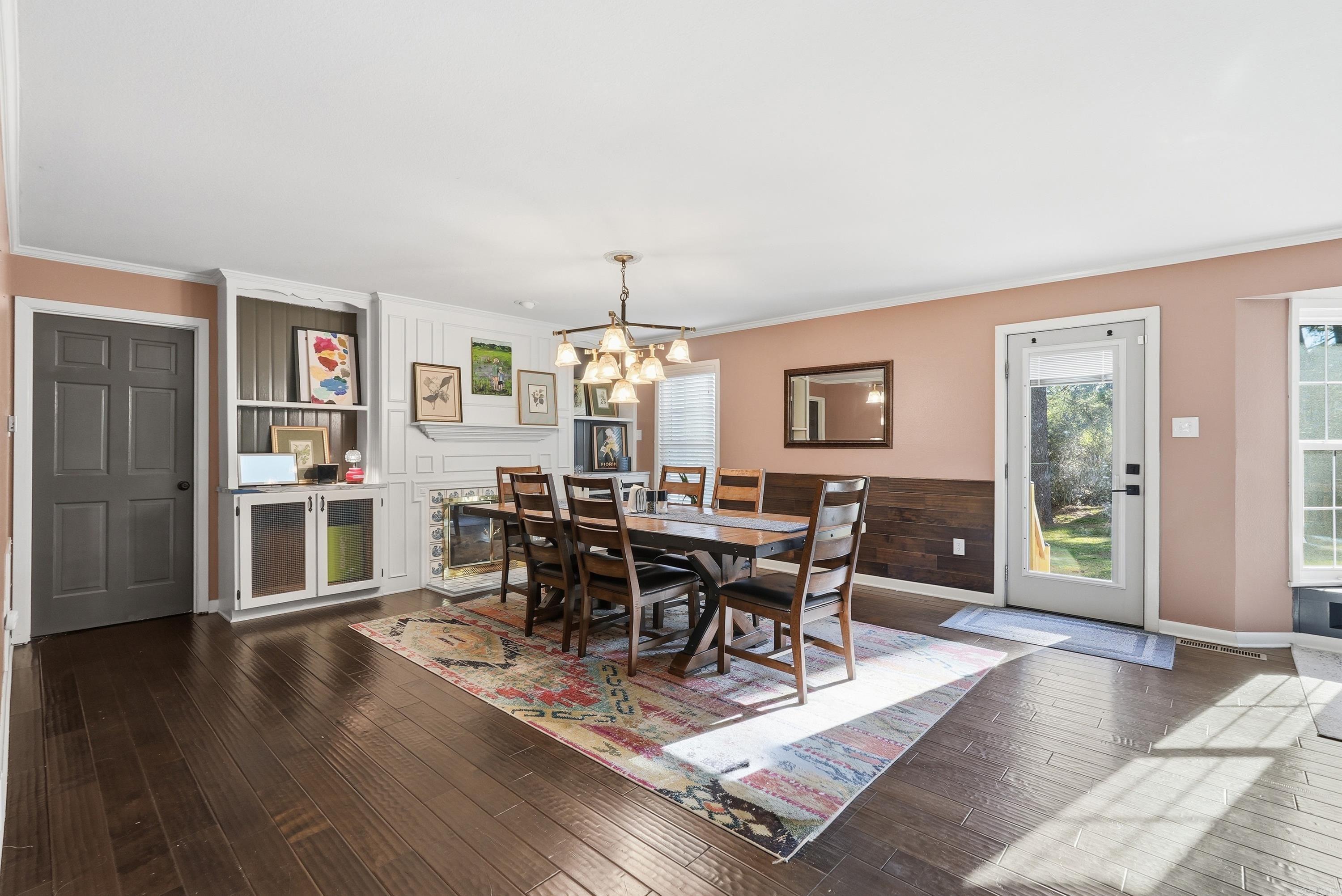 PINEWOOD ESTATES - Residential