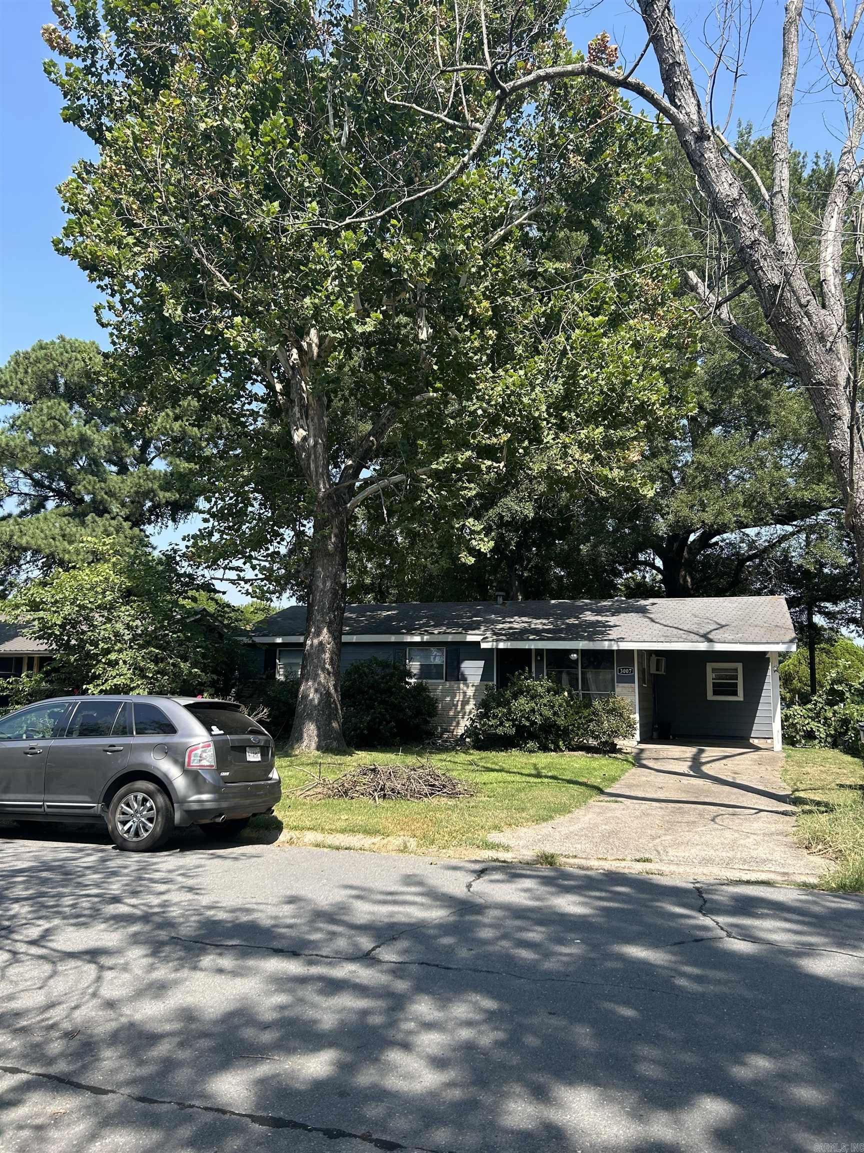 Come see this cute house that has 3 beds and 1 bath with a fully fenced yard. There is a carport for parking that features a door straight into the eat in/kitchen area. Off the eat in area you will find a nice covered patio area. Laundry room off kitchen. Home being sold as is condition.
