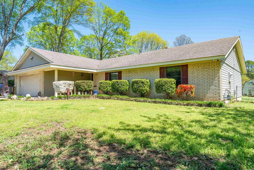 This beautifully maintained 3-bedroom, 2-bathroom home offers approximately 1,452 ± square feet of comfortable living space in Hot Springs, AR. The property includes a spacious 2-car garage and an outside storage building, providing additional space and convenience. The well-designed layout offers functional living with easy access to local amenities. Don’t miss the opportunity to make this property your own—schedule a showing today! Agent's; see remarks