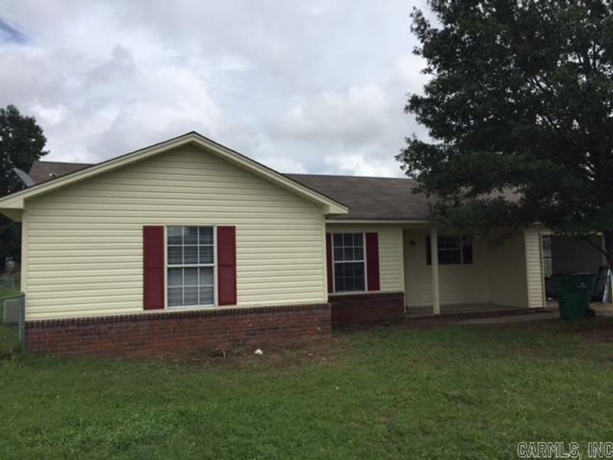 Cute 3 bedroom house that has been upgraded.  New carpets, kitchen appliances and bathroom fixtures.  Nice big backyard with a covered patio.  Must see. for rental application, go to cabotrentals.com