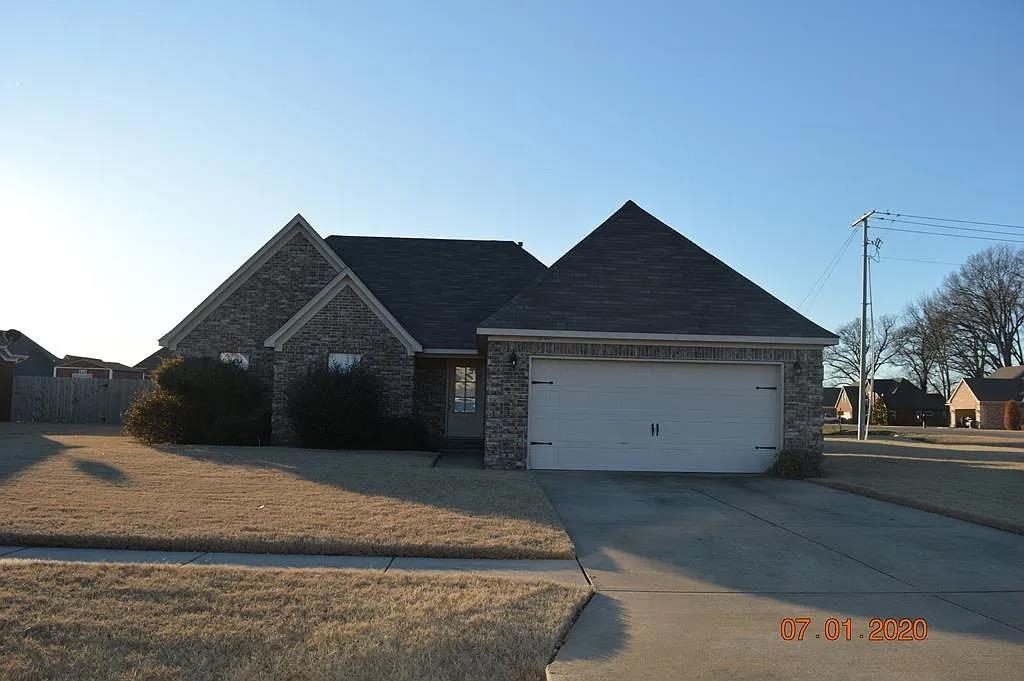 THIS BAYOU VISTA BEAUTY SITS ON A CORNER WITH LOTS OF CURB APPEAL. 3 BEDROOMS, 2 BATHS WITH 1206 SQ FT PER COURTHOUSE RECORDS. GREAT HOME FOR ENTERTAINING BECAUSE THE OPEN CONCEPT. BACKYARD IS A VERY NICE SIZE AND IT A STORAGE BUILDING FOR ALL YOUR EXTRAS. CHECK IT OUT - VERY NICE