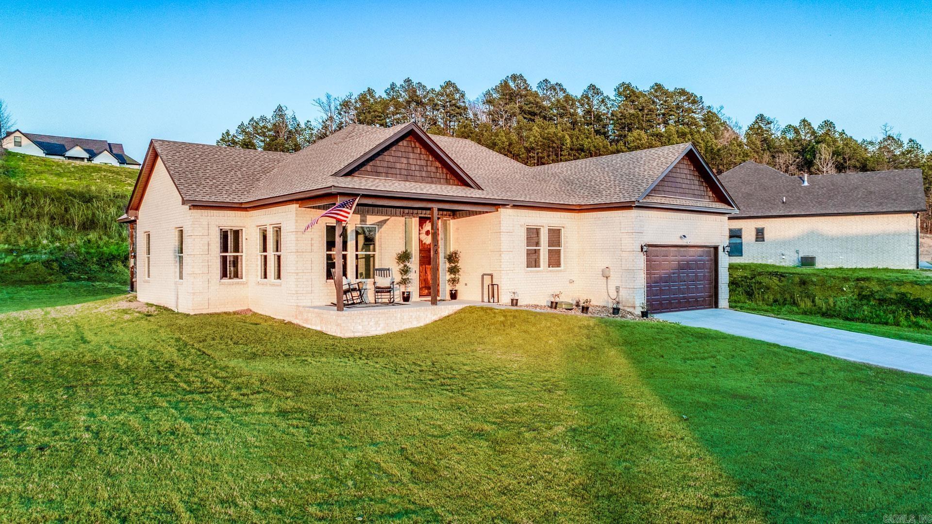Beautiful, spacious home in The River Plantation with spectacular river views and gorgeous sunsets! This 3 bed/2.5 bath home is nestled in on a low traffic cut-de-sac and is perfect for entertaining. The master suite is a sight to see with a large master closet that opens to the laundry room. WELCOME HOME!!