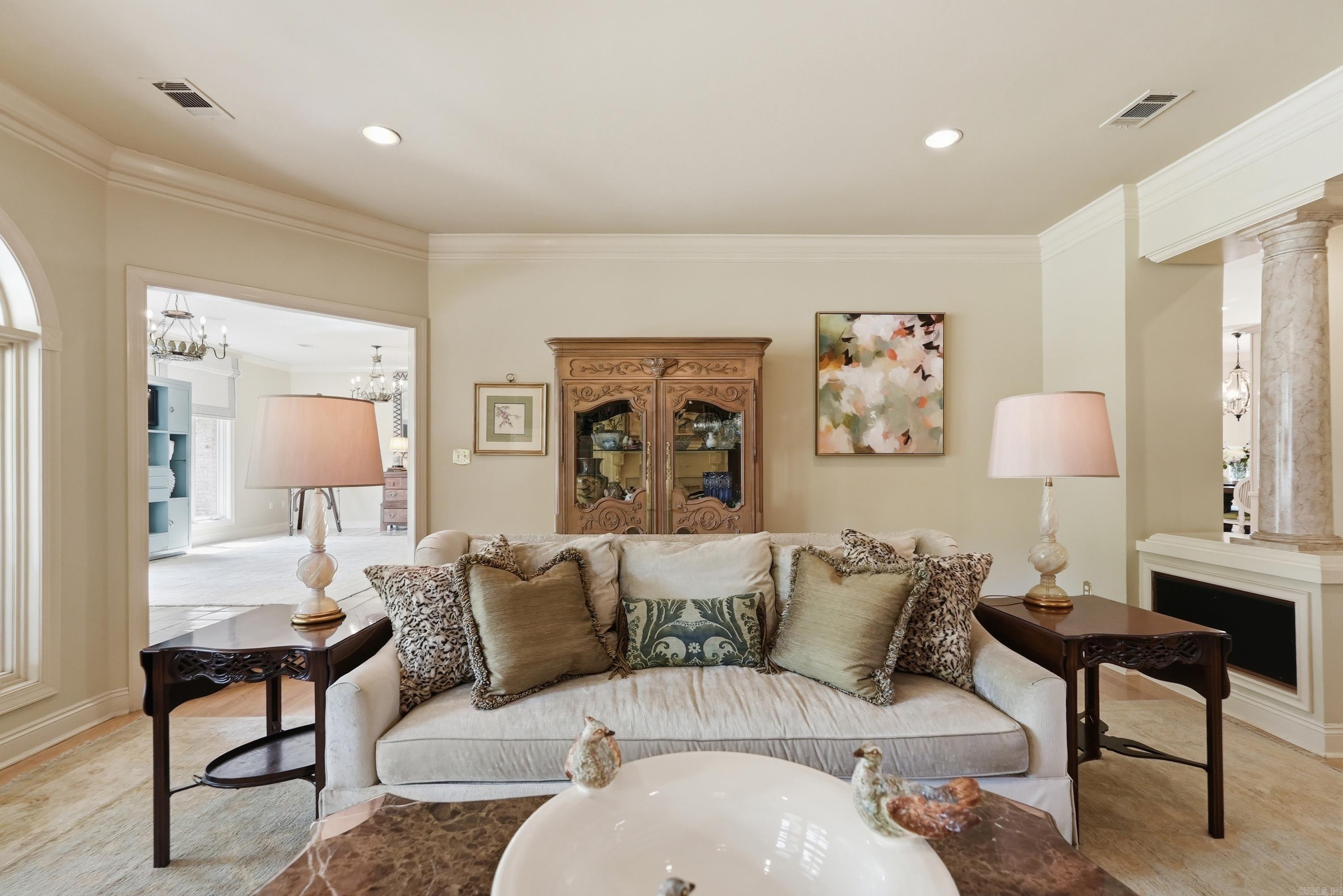 L & S REPLAT OF PIPPINPOST - Residential