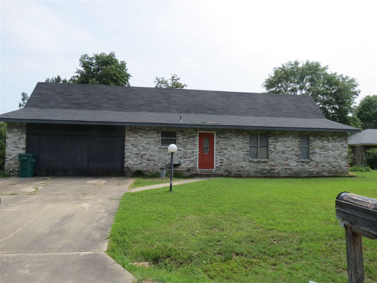 Great home in Watson Chapel. This home has updates to the kitchen and bath. Laminate flooring, large family room, extra storage room, back covered patio, fenced backyard. Call today for your personal tour!
