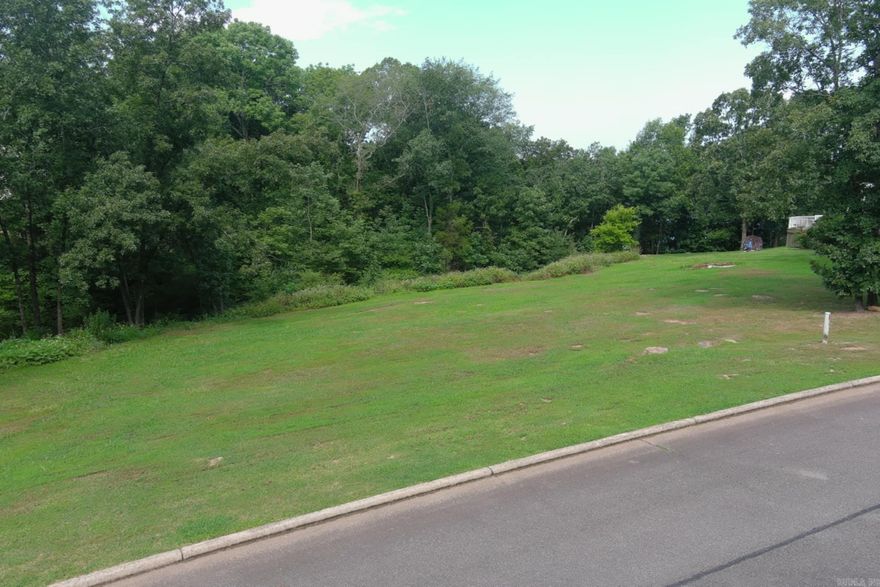 Large lakefront lot in exclusive gate subdivision.    This is one of the few lots with walk in access to Greers Ferry Lake.