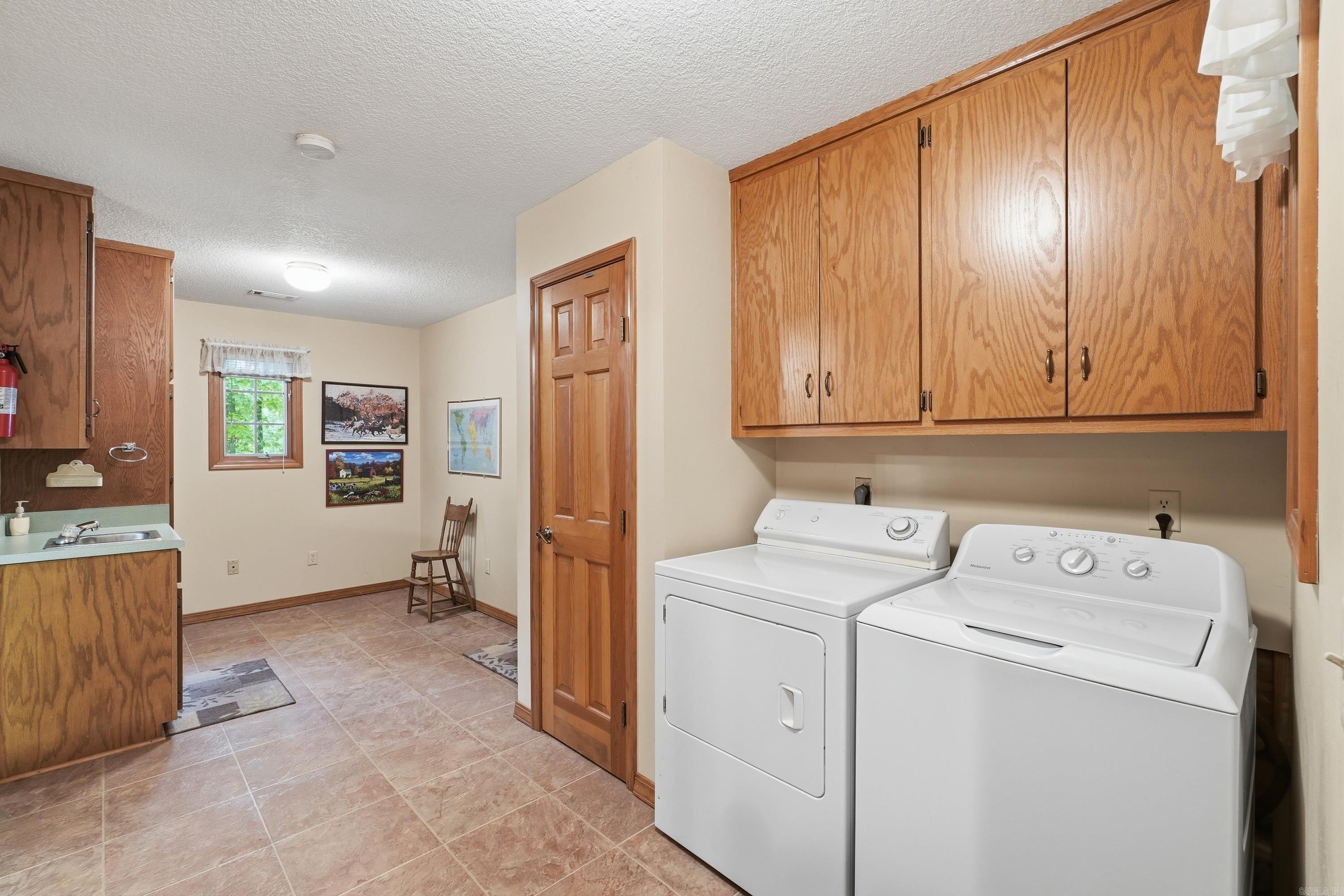 CASTLE RIDGE - Residential