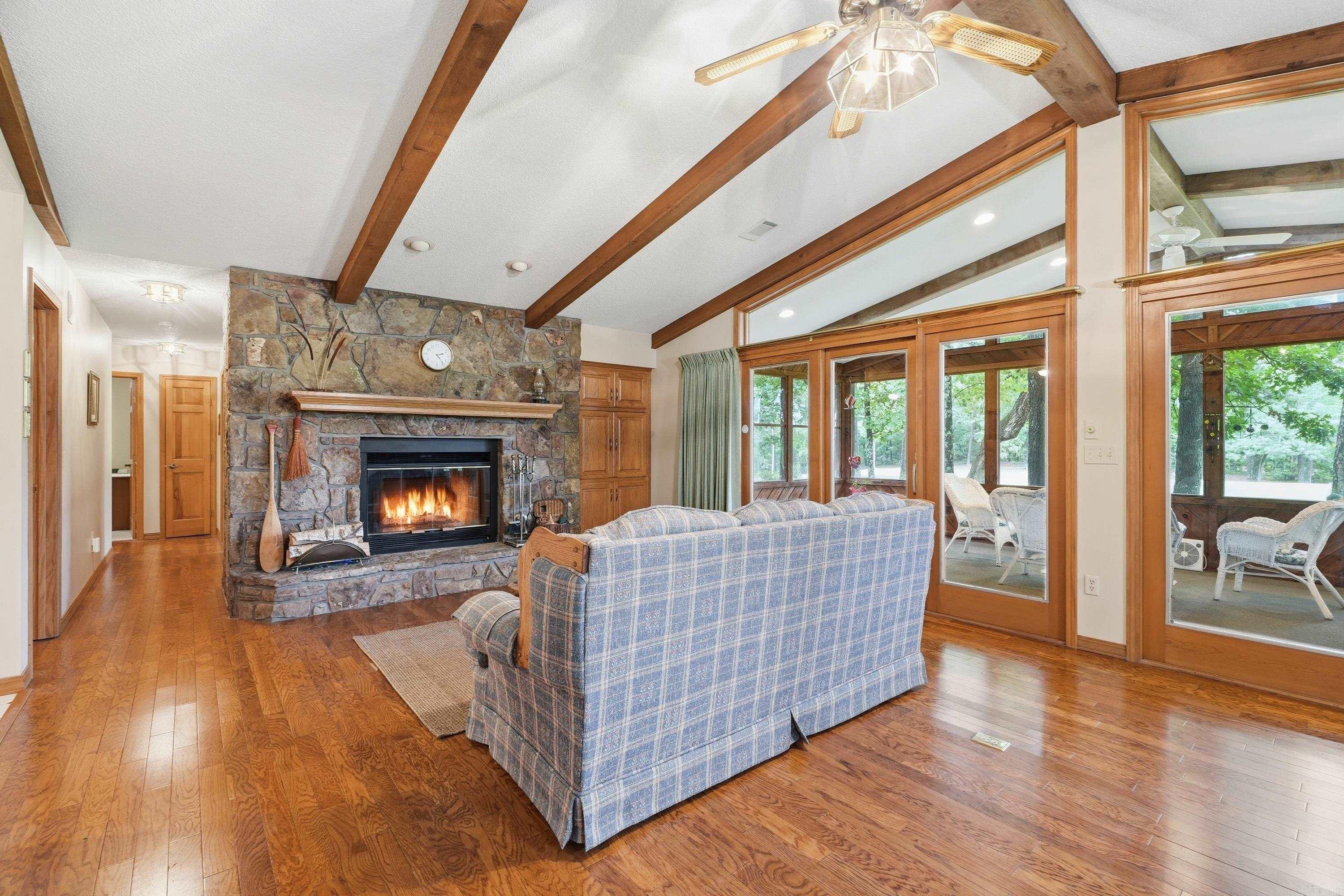 CASTLE RIDGE - Residential
