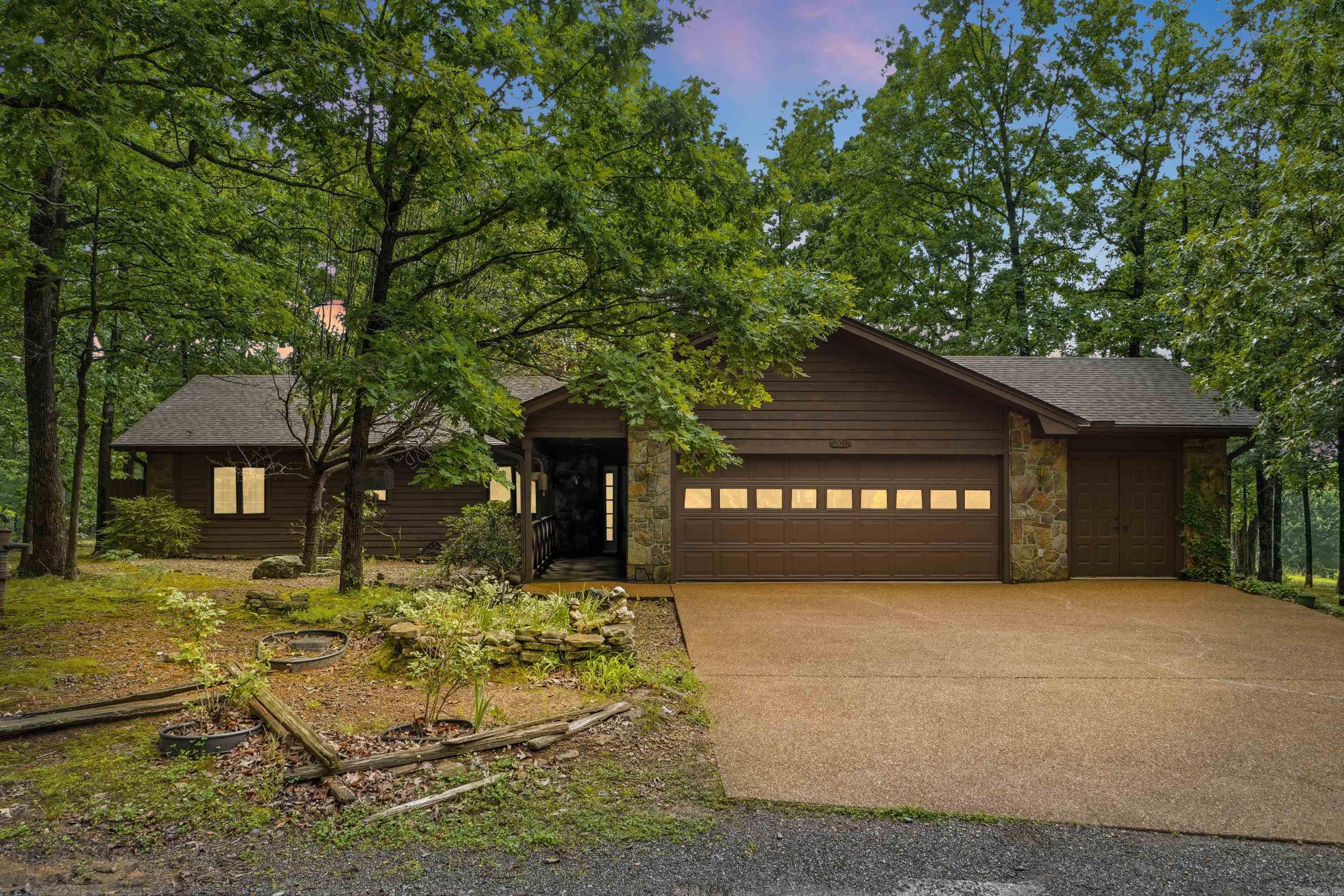 CASTLE RIDGE - Residential