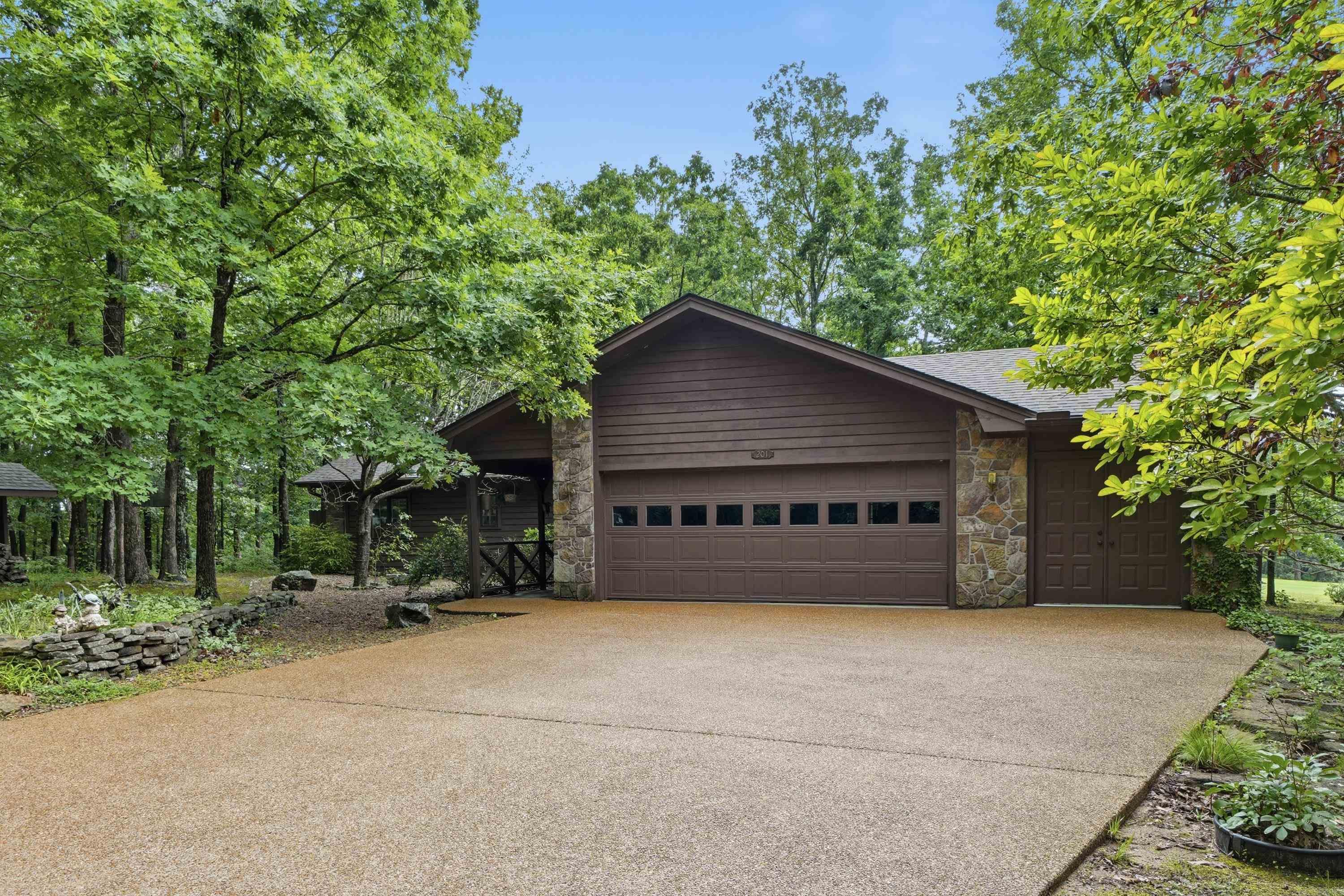 CASTLE RIDGE - Residential