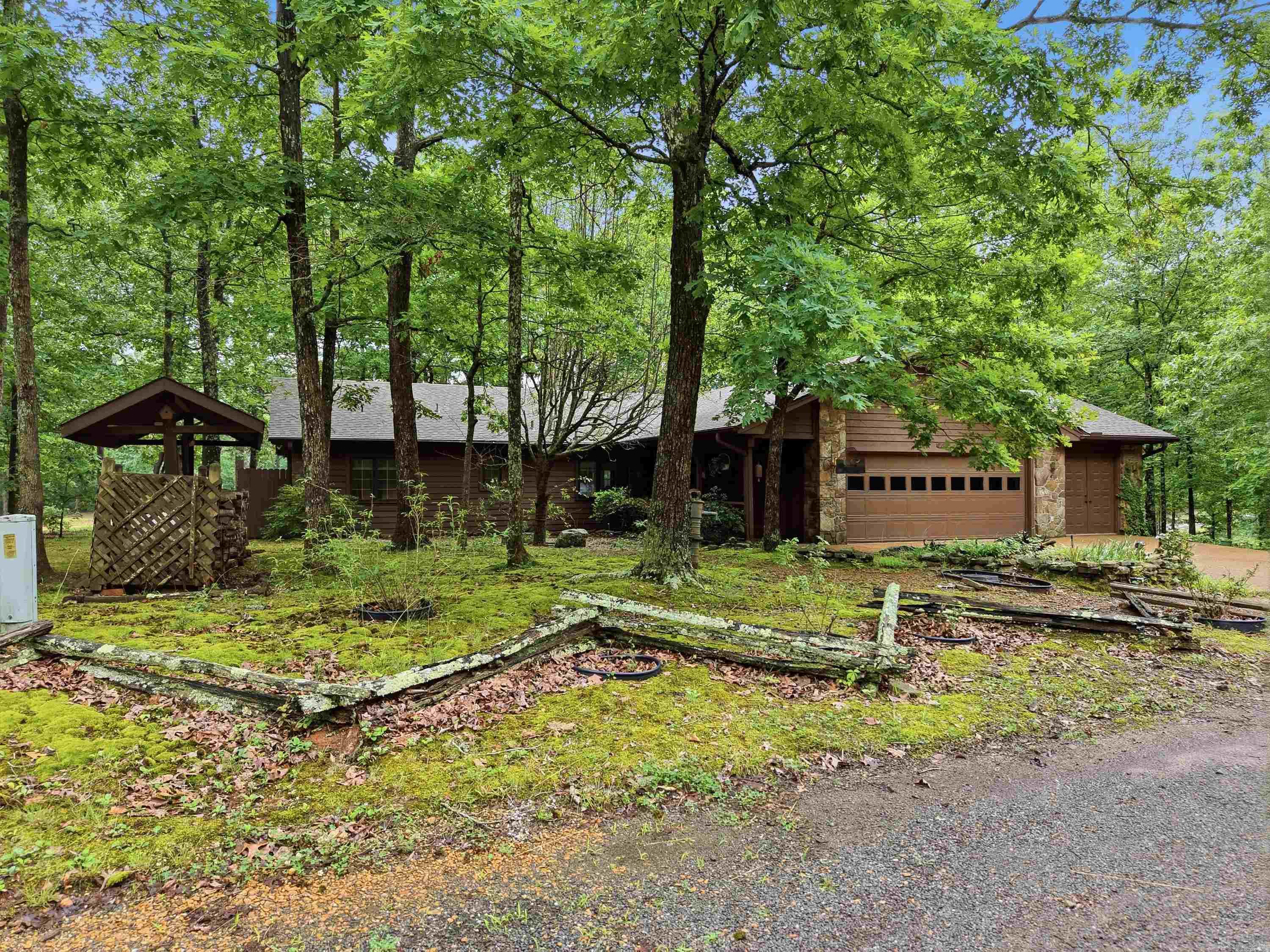 CASTLE RIDGE - Residential
