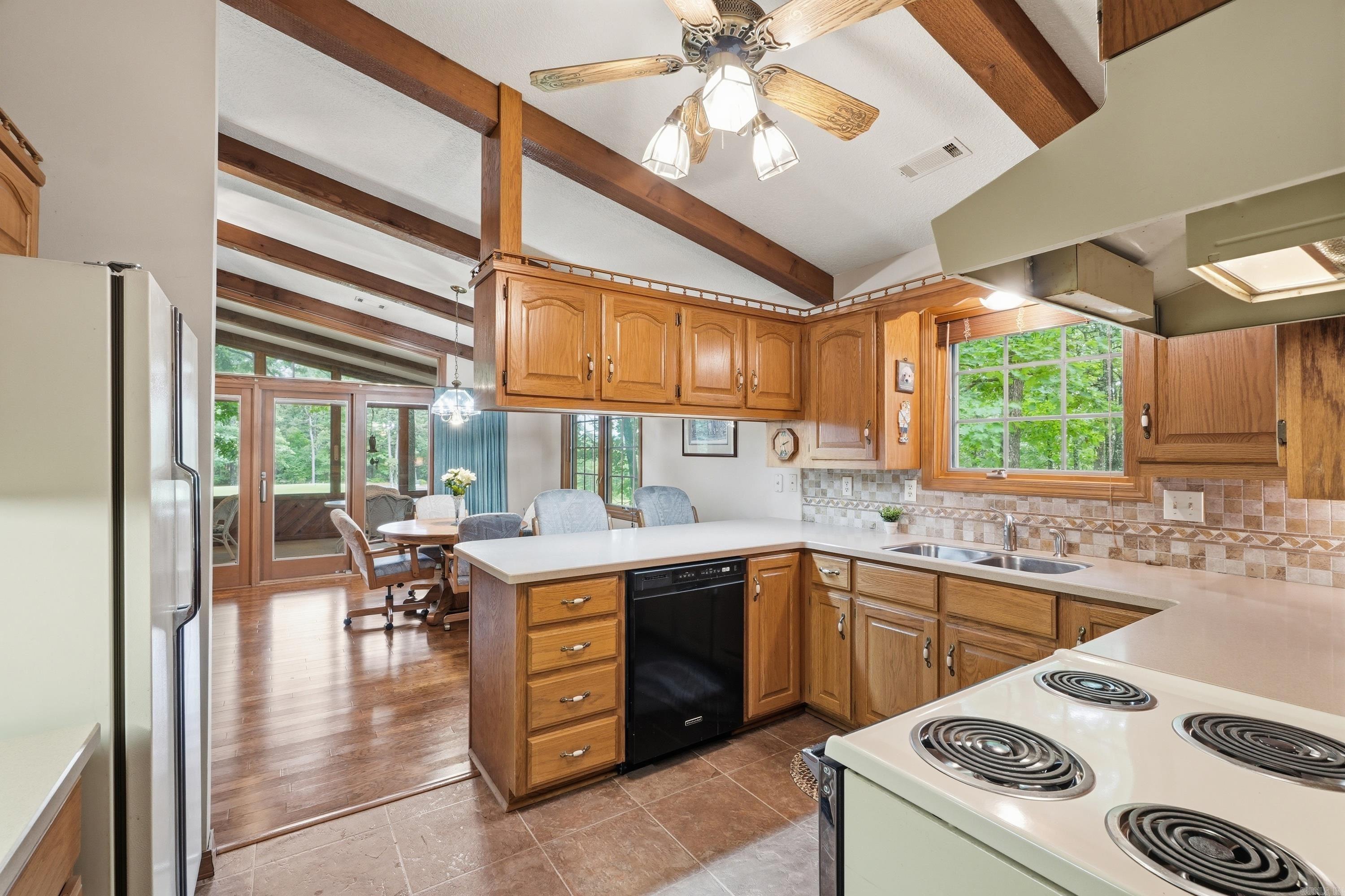CASTLE RIDGE - Residential