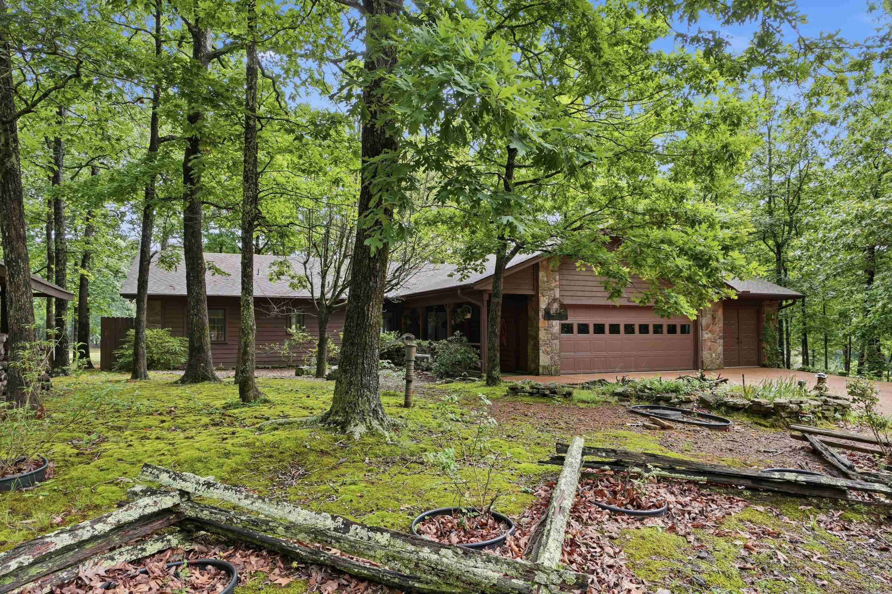 CASTLE RIDGE - Residential