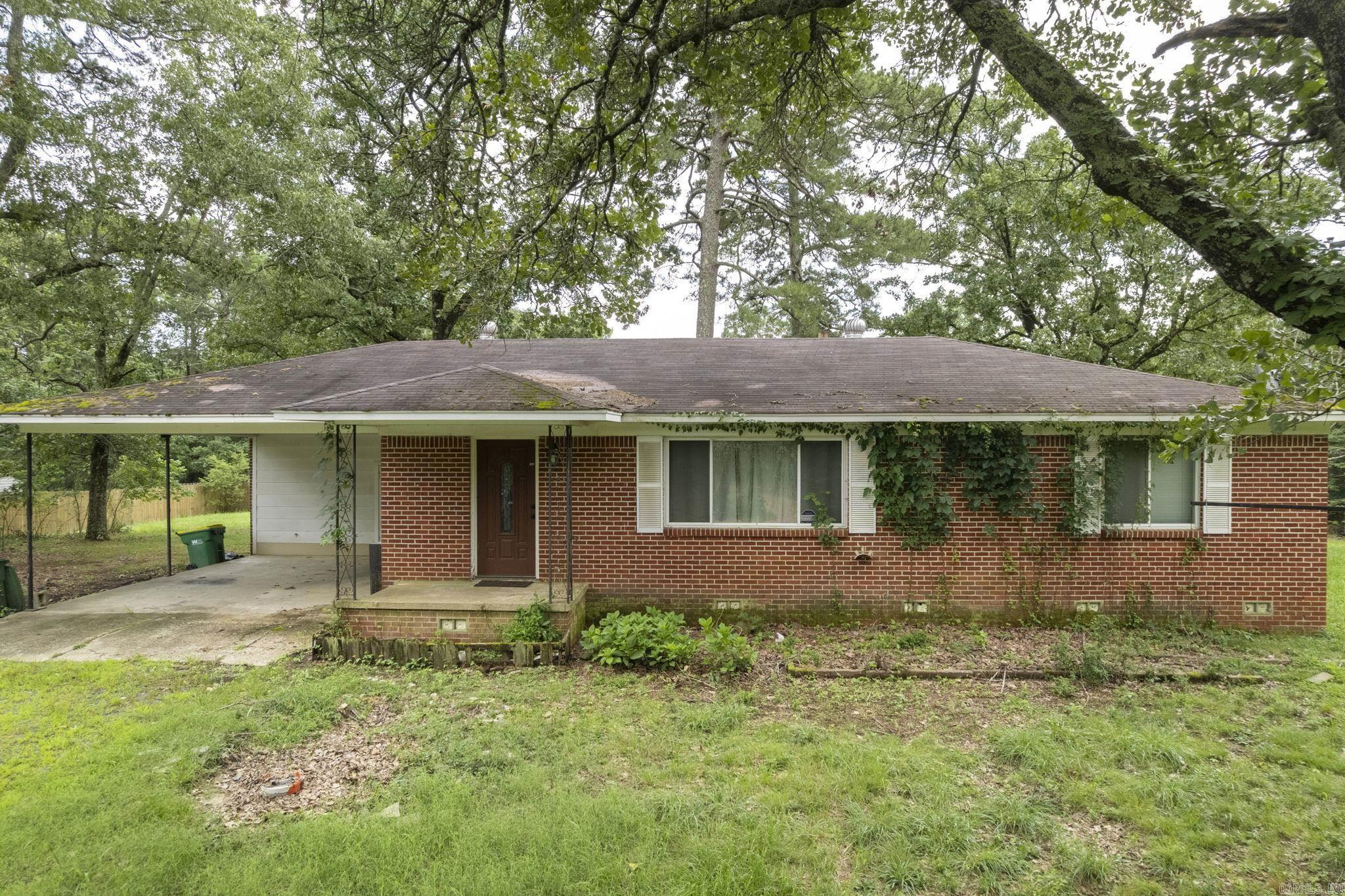 Great home and setting in WLR. Home is situated on 0.7 acres with a new roof with architectural shingle and fresh interior paint. This home is ready to be yours. See agent remarks.