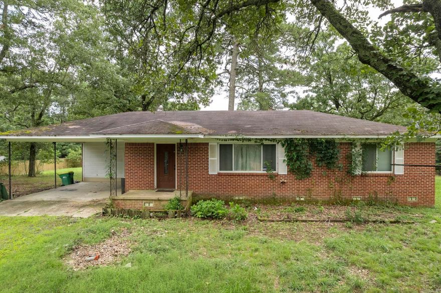 Great home and setting in WLR. Home is situated on 0.7 acres with a new roof with architectural shingle and fresh interior paint. This home is ready to be yours. See agent remarks.