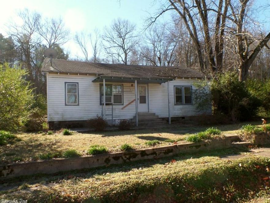 AFFORDABLE ONE LEVEL FRAMED, RANCH STYLE HOME FEATURING 3 BEDROOMS, 1 BATH, KITCHEN, LIVING ROOM, ENCLOSED PORCH AND PARKING PADS. HUD CASE #031-338230, FHA FINANCING: UI (UNINSURED), PROPERTY IS SOLD IN AS IS CONDITION, NO WARRANTIES, GUARANTEES OR REPRESENTATIONS ABOUT THE PROPERTY.