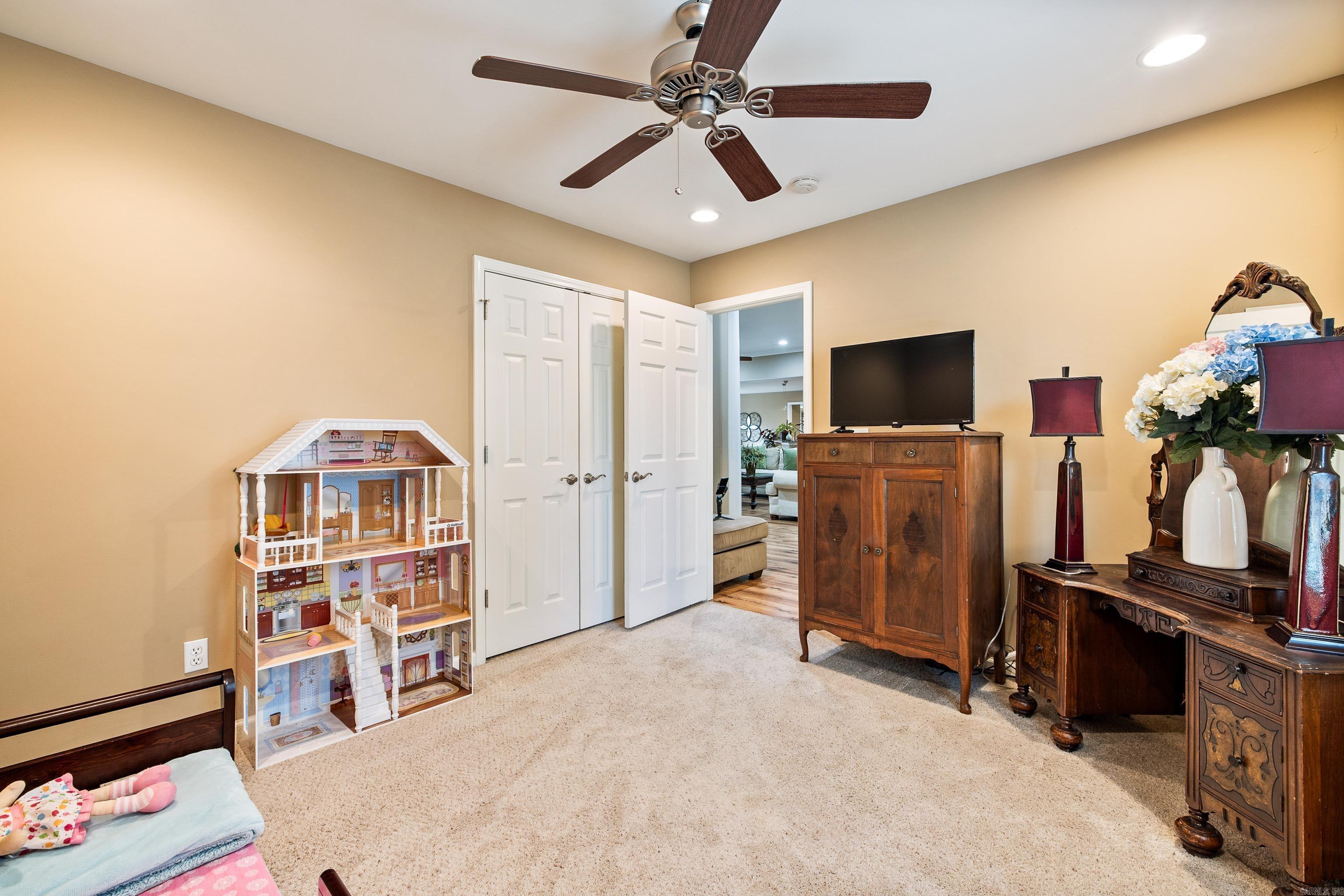 HOBBY TRAIL - Residential