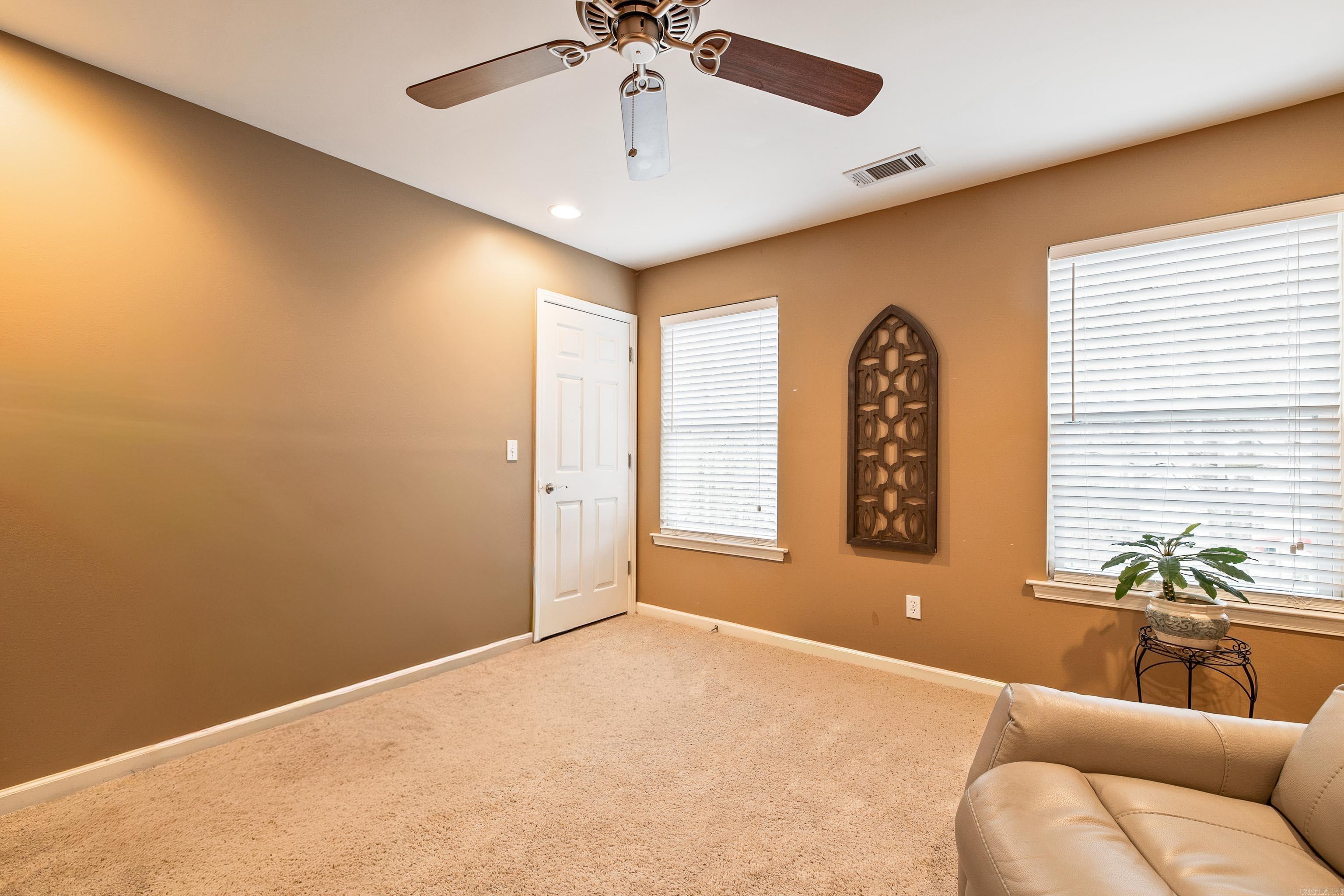 HOBBY TRAIL - Residential