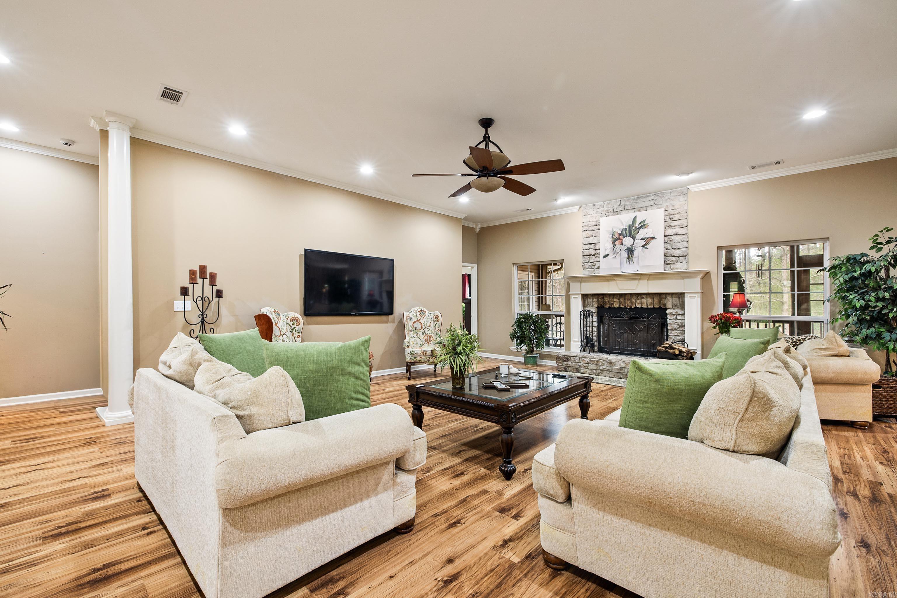 HOBBY TRAIL - Residential