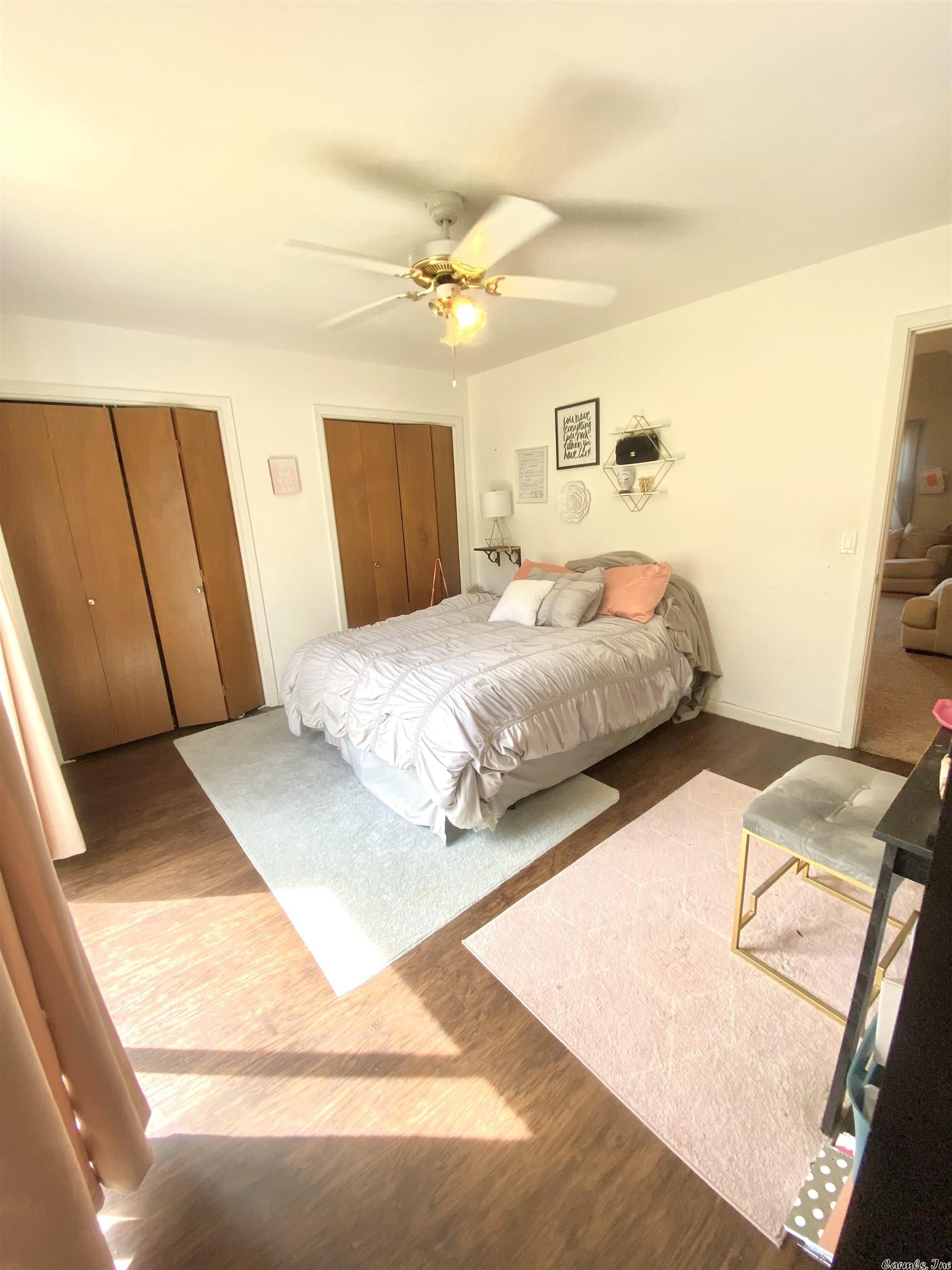 VALENCIA COURTS - Residential