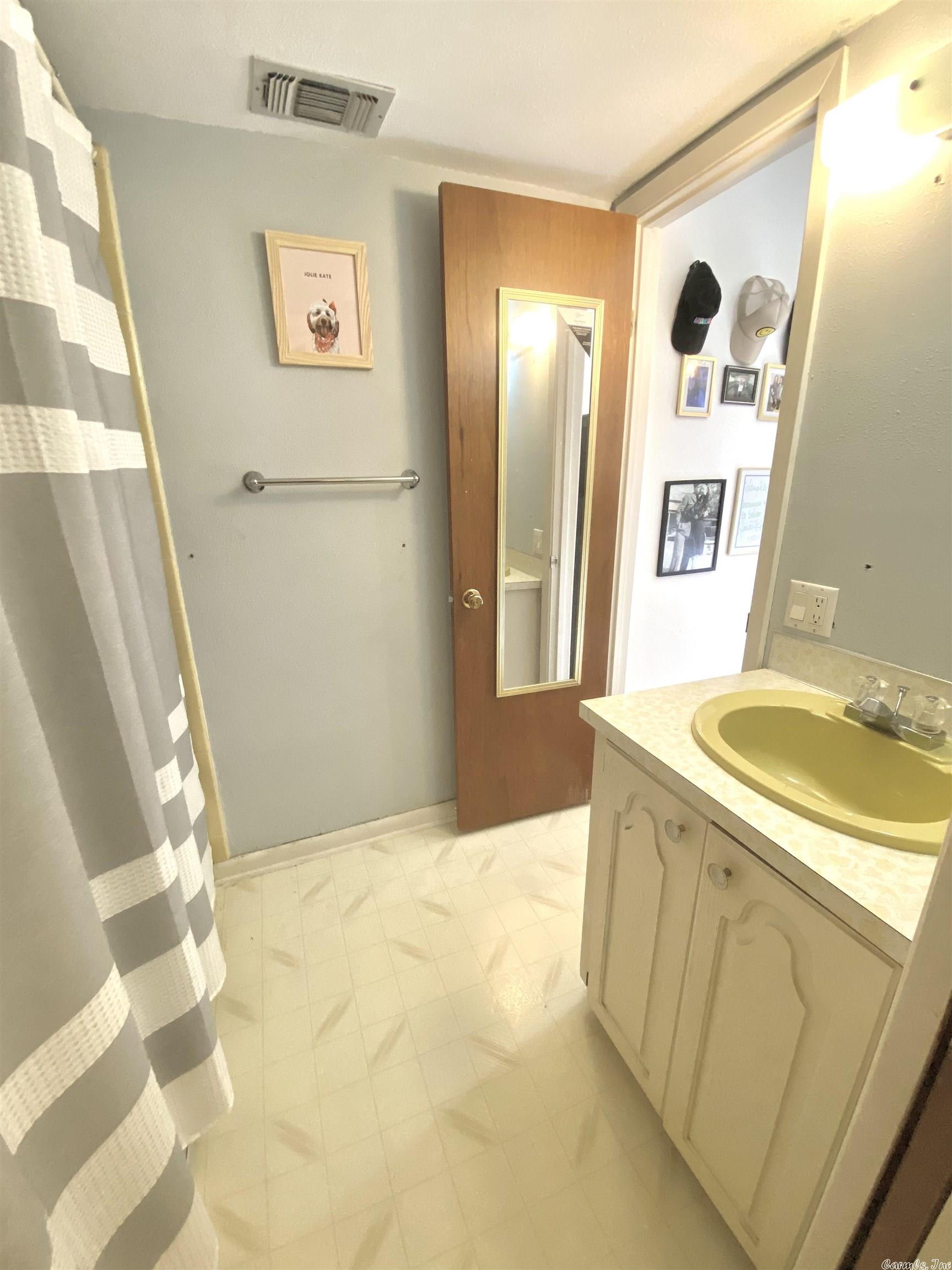 VALENCIA COURTS - Residential