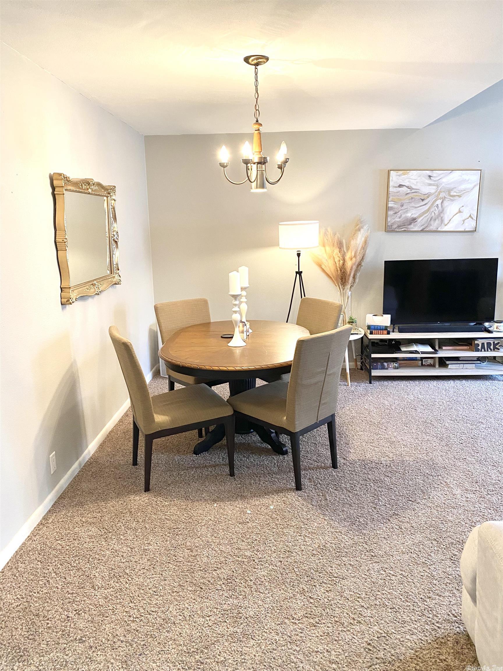 VALENCIA COURTS - Residential