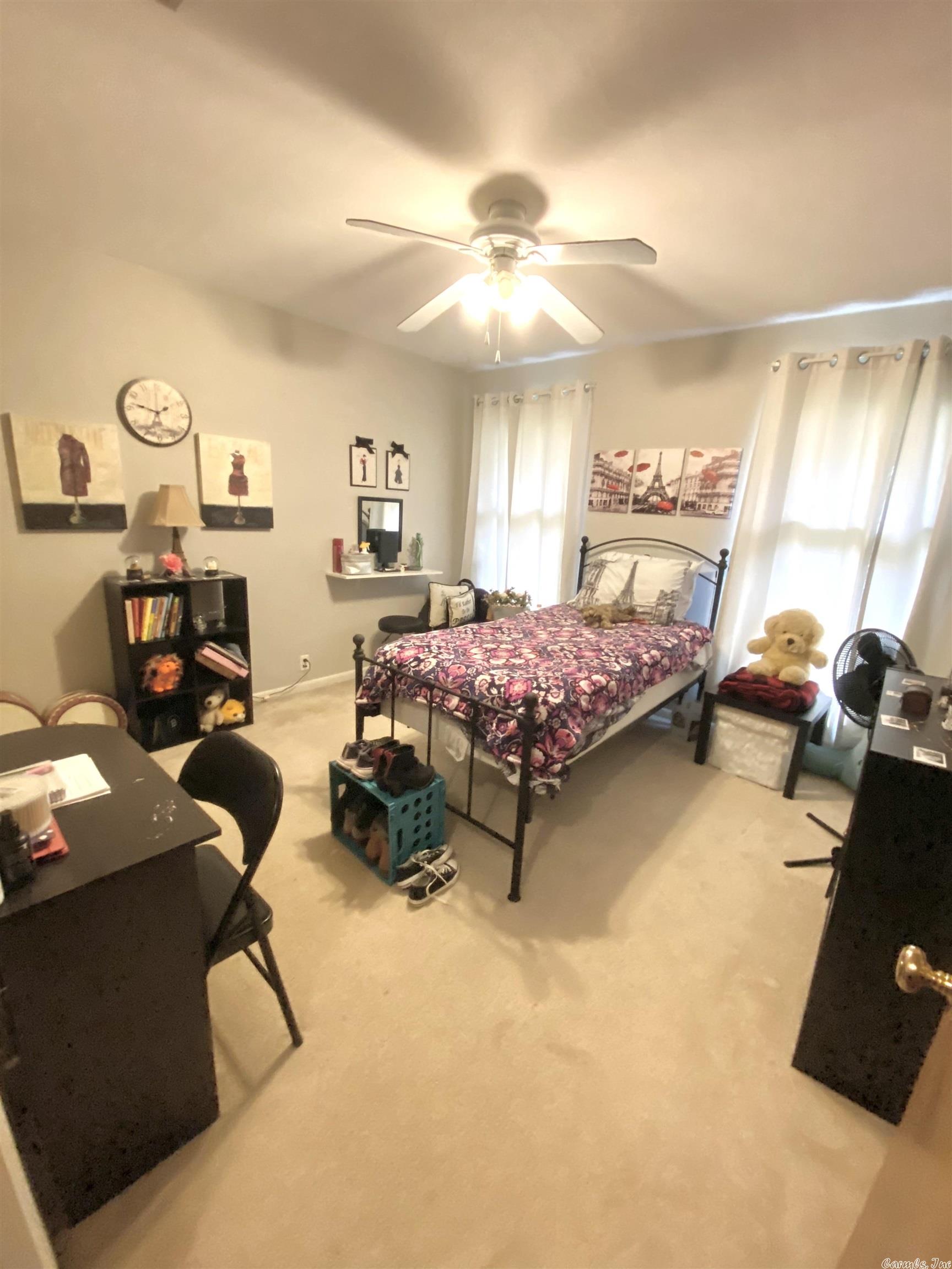 VALENCIA COURTS - Residential