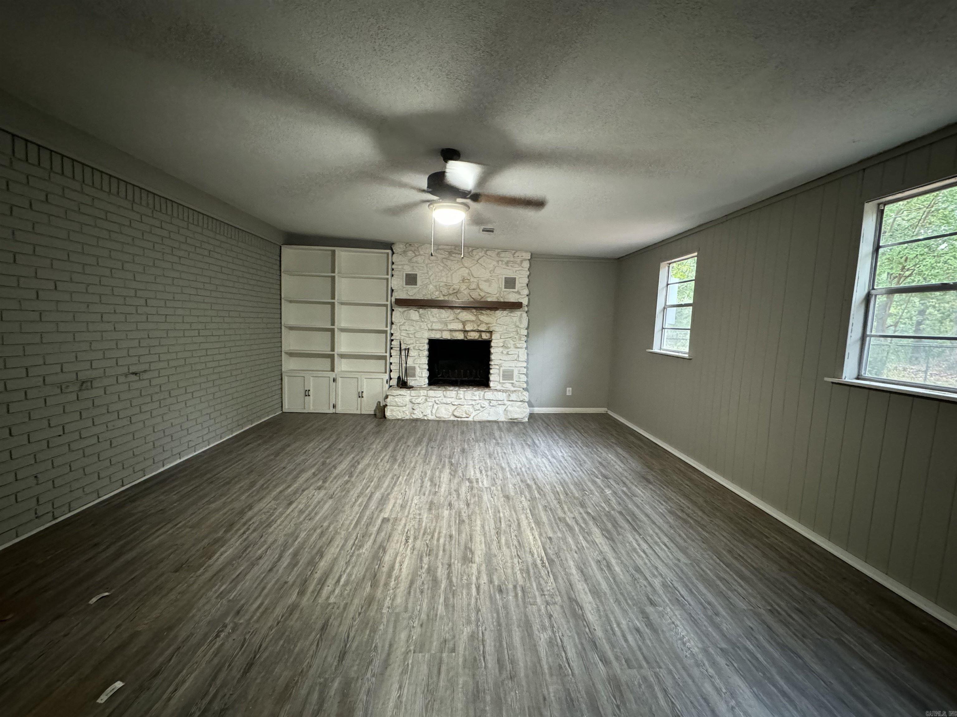 NORTH HILLS MANOR - Residential