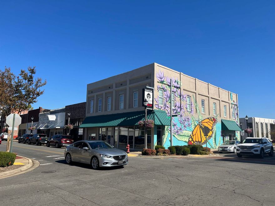 Office space for lease in Downtown Conway. This space includes a full kitchen, eleven office spaces, two full bathrooms, large conference room, & entire second floor. Tenant also has the option to purchase fiber optic internet through the owner. Offering $500.00 bonus to leasing agent upon signed lease.