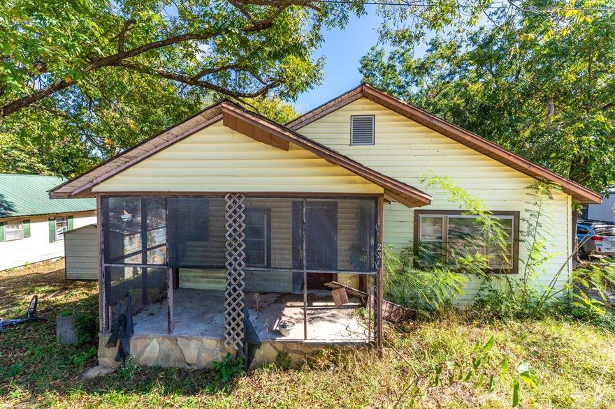 Welcome to Market 236 4th St. of Black Rock, AR! This would make a wonderful starter home or investment property! This home features 2 bedrooms, 1 bathroom, and a large bonus room. This home has a kitchen/dining combo that is great for entertaining. This home won't last long so call today to invest in your tomorrow!