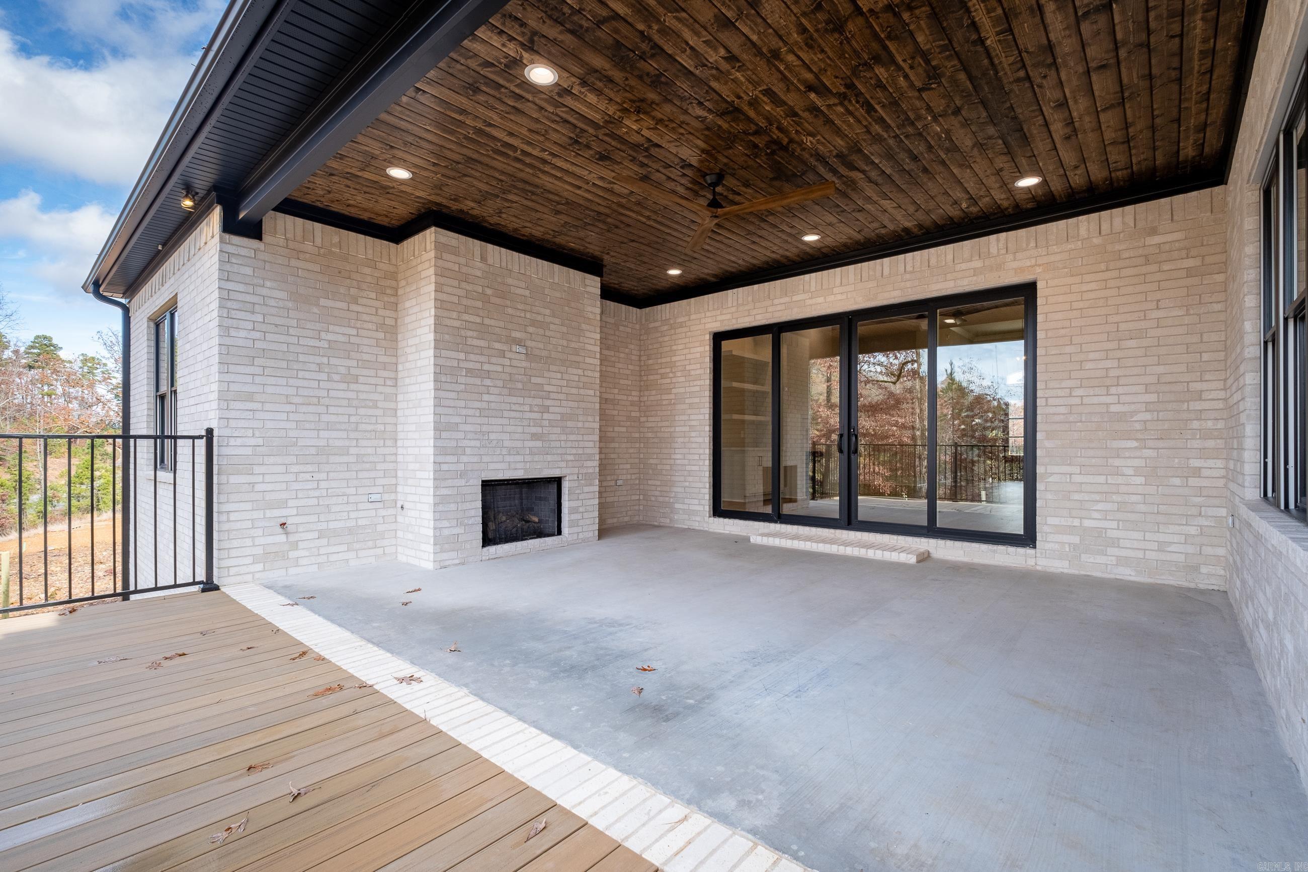 CHENAL VALLEY ABINGTON COURT - Residential