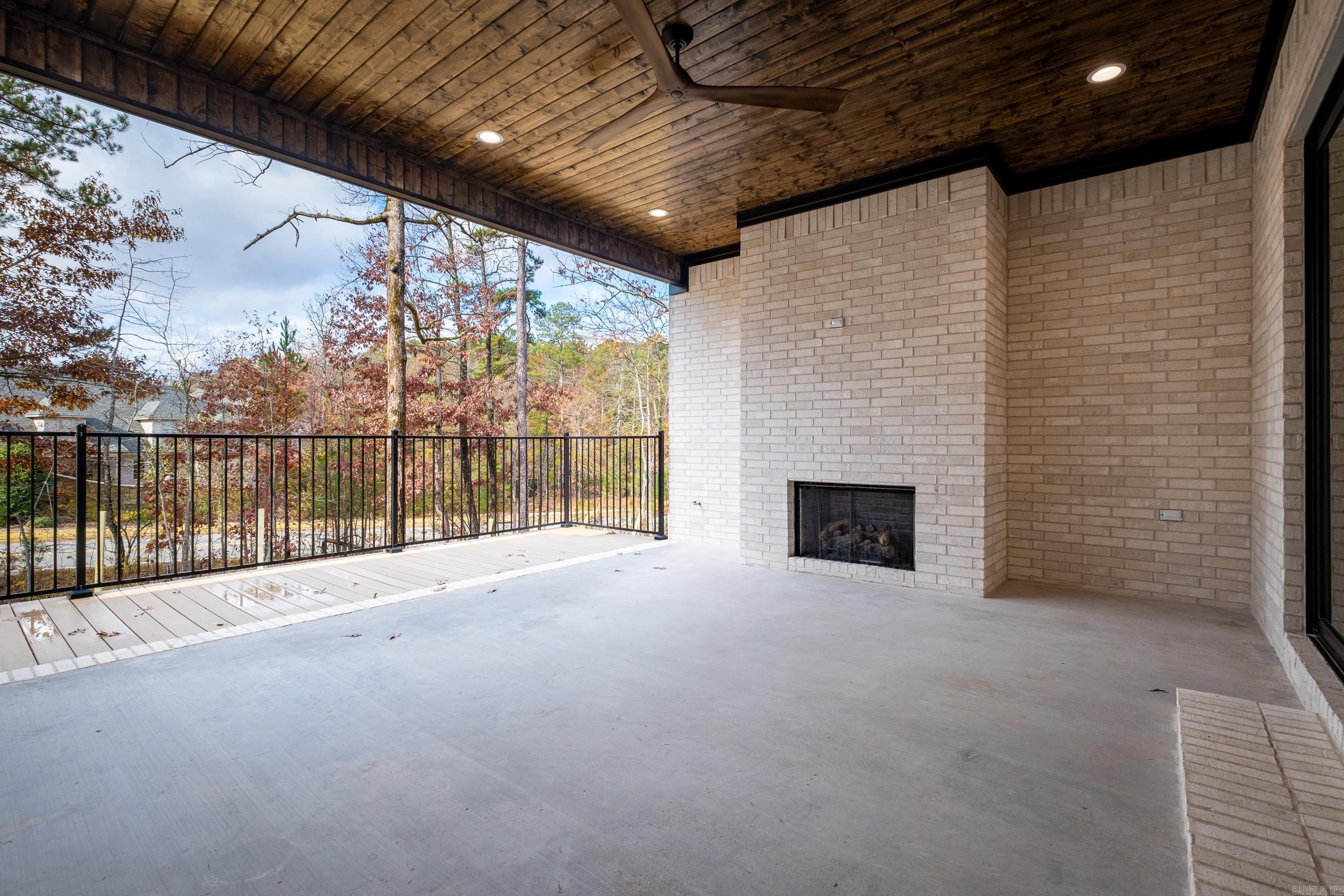 CHENAL VALLEY ABINGTON COURT - Residential