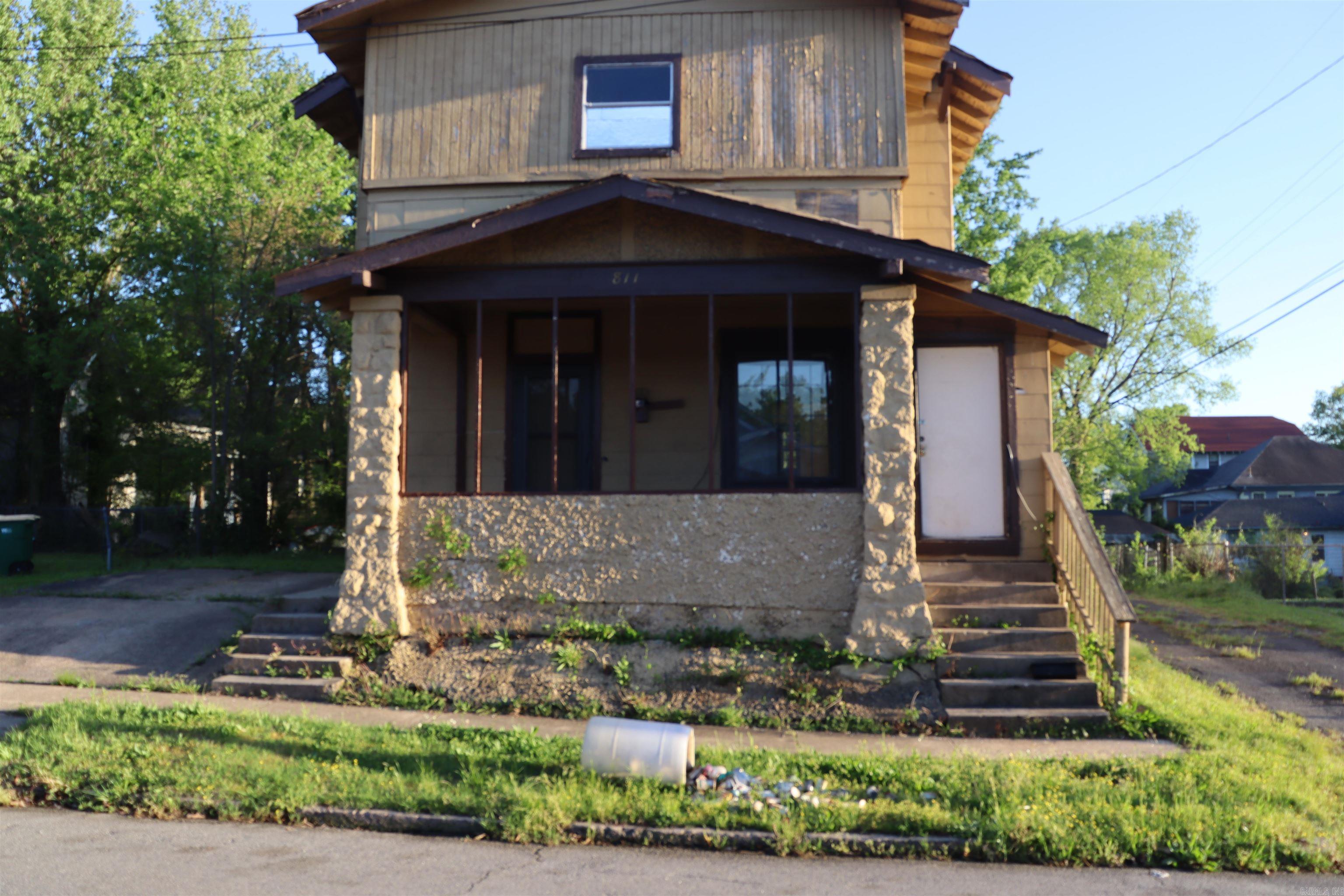 An investment opportunity awaits with this package deal of this PKG Single Family property, requiring some tender loving care to restore it to habitability. With the potential to generate residual income, seize the chance to revitalize this property and unlock its income-generating potential. NO DISCLOSURES. SOLD AS-IS. SELLER REQUIRING BUYER TO CLOSE WITH THEIR TITLE COMPANY. NO TENANT RENTAL HISTORY INFORMATION. NO TENANT EXPENSE REPORT. $500 Earnest Money. AGENT SEE REMARKS