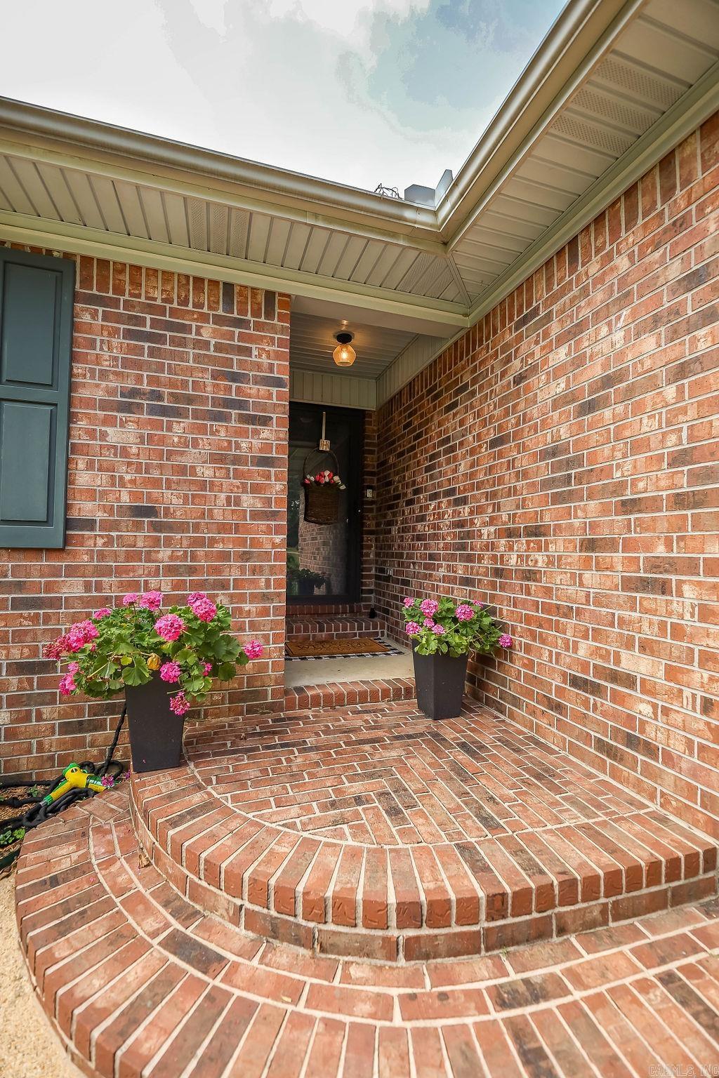 WOODLAND HILLS - Residential