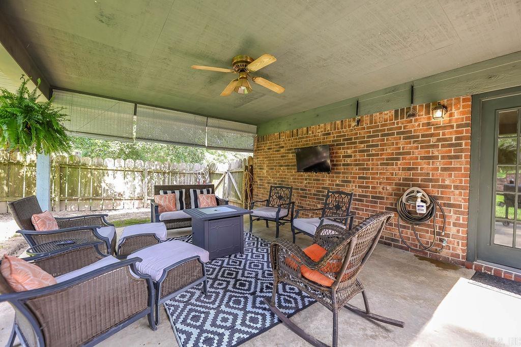 WOODLAND HILLS - Residential