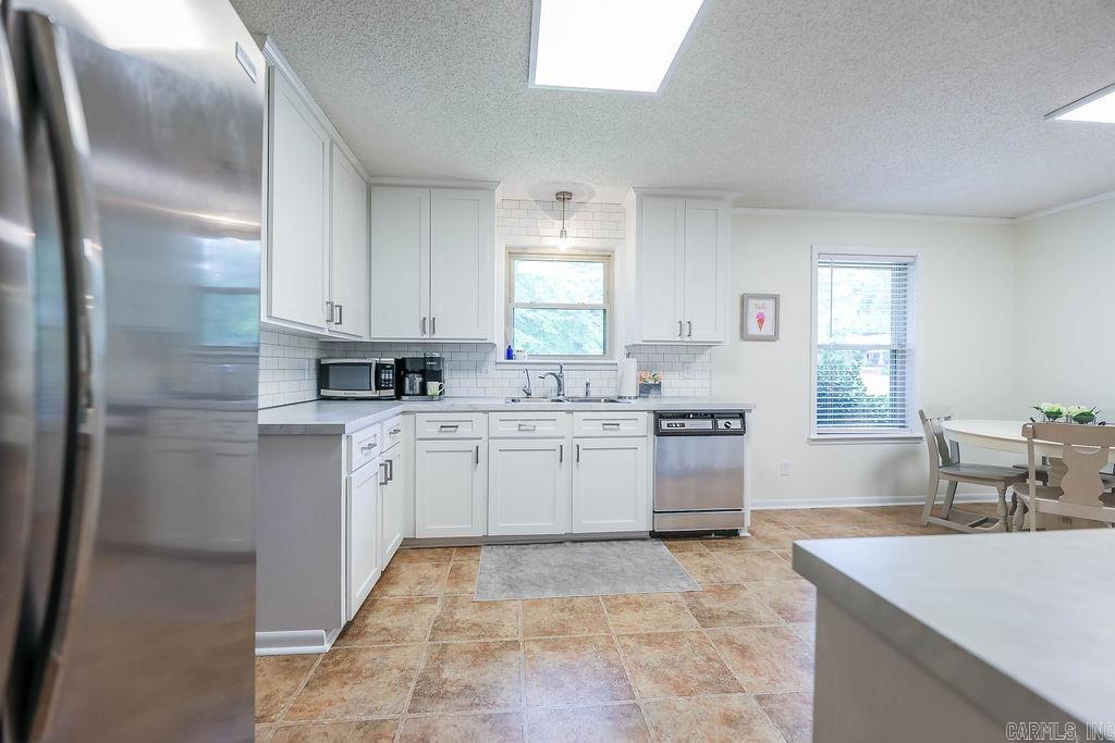 WOODLAND HILLS - Residential