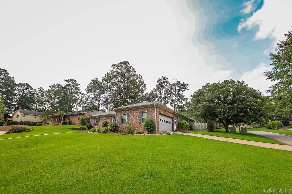 WOODLAND HILLS - Residential