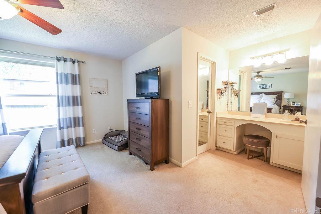 WOODLAND HILLS - Residential