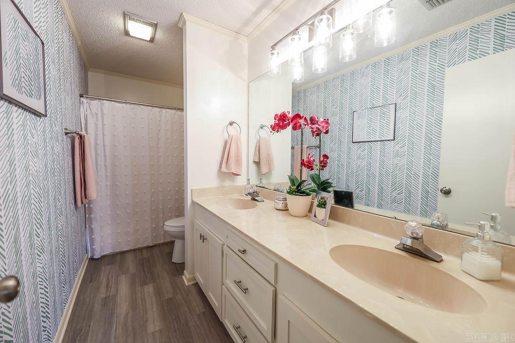 WOODLAND HILLS - Residential