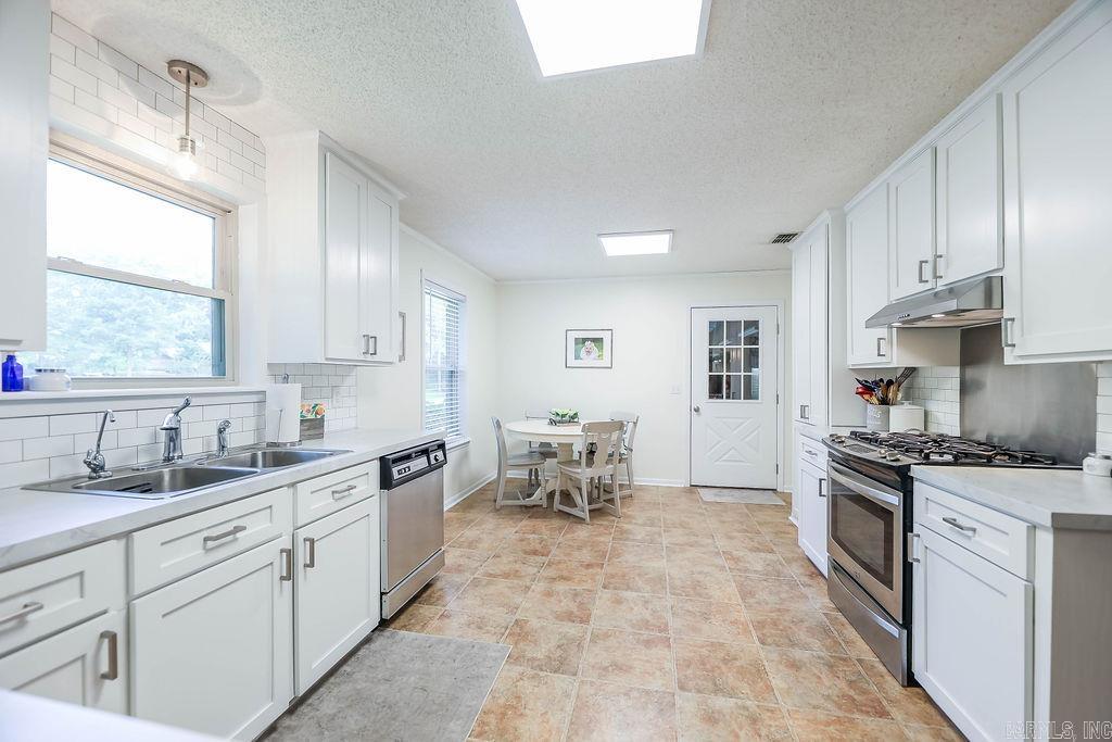 WOODLAND HILLS - Residential