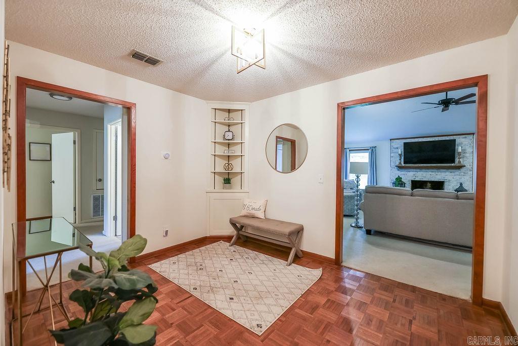 WOODLAND HILLS - Residential