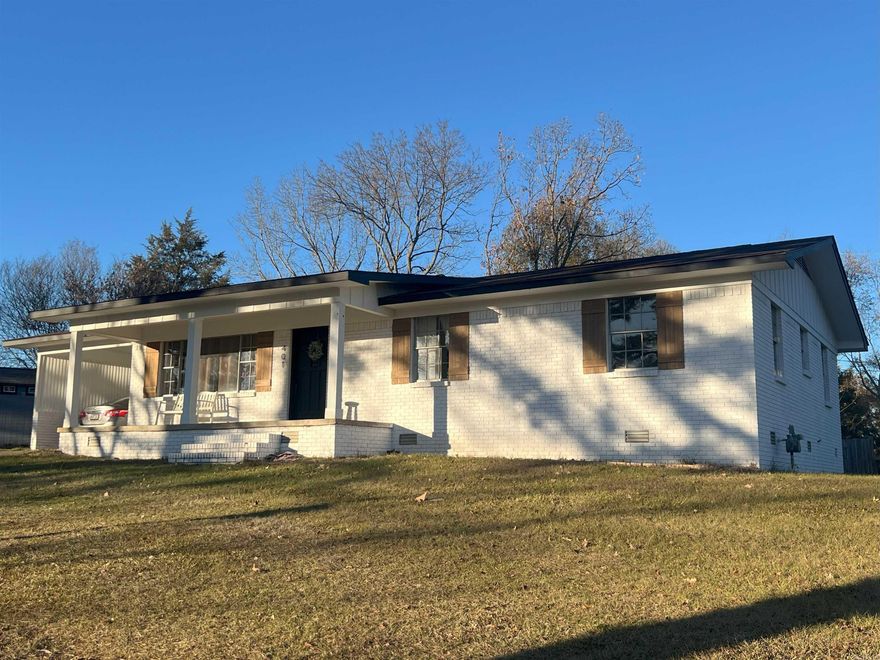 Excellent family starter home, rental property, or flipper opportunity with an extremely convenient location, commutable to Conway, Vilonia, Morrilton, or Little Rock and North Little Rock.  This location is perfect for the homeowner that likes the conveniences of being near commerce without living in the middle of town.  Located just off of Hwy. 64 E in the Vilonia School district, this gem is very practical for anyone looking to commute to any of the areas listed above while living in a safe location.  This property also has the potential to generate monthly income as a rental or to capitalize on a more long-term investment to be flipped.  This truly is a versatile home that could work for multiple purposes or objectives.  Schedule a showing today!